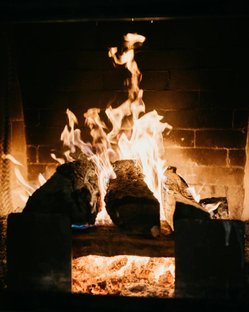 Interior Design Software: Christmas Mantel Ideas: Safety Considerations for Active Fireplaces