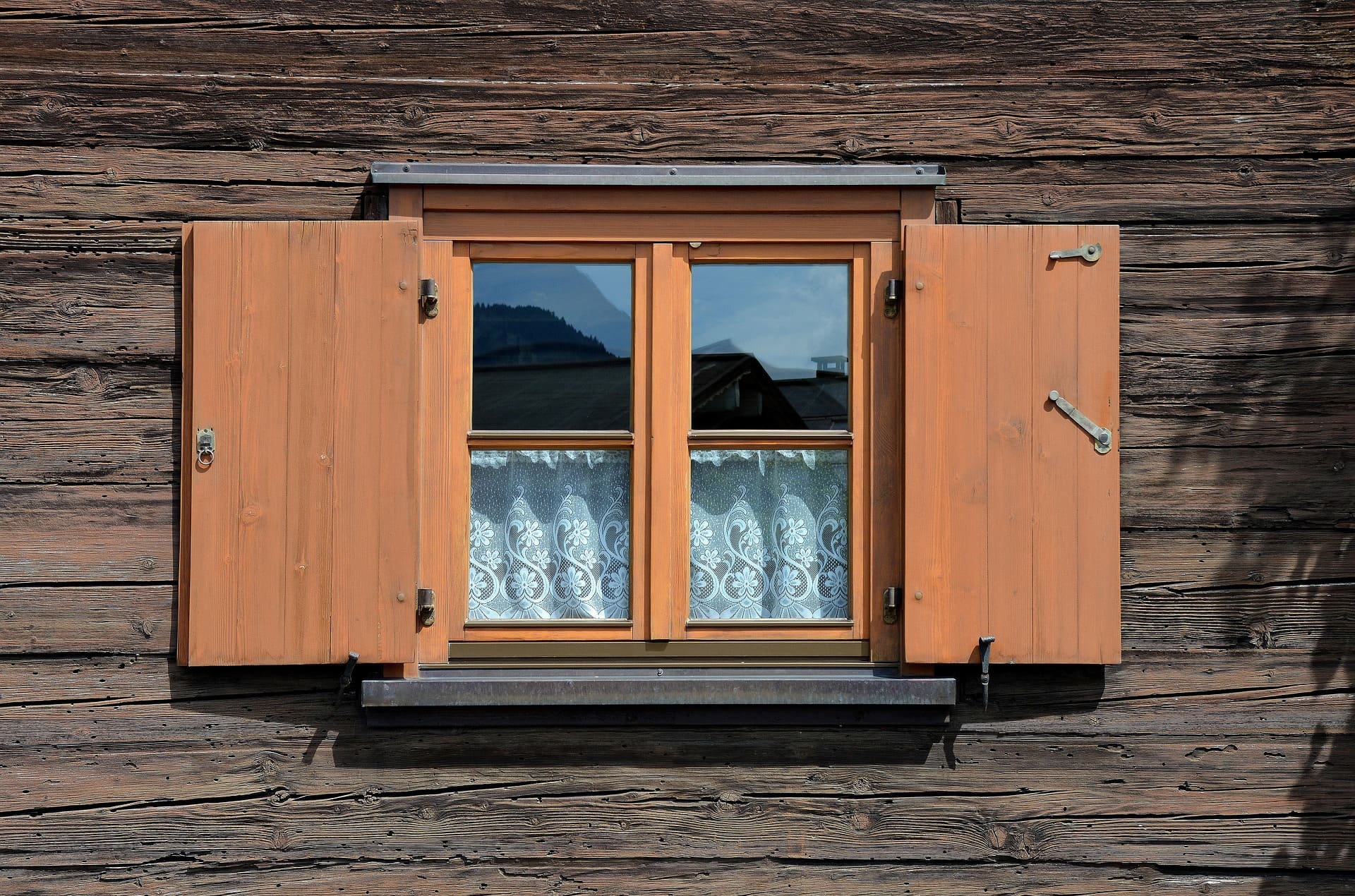 5 Beautiful Farmhouse Window Treatments That Look Effortless