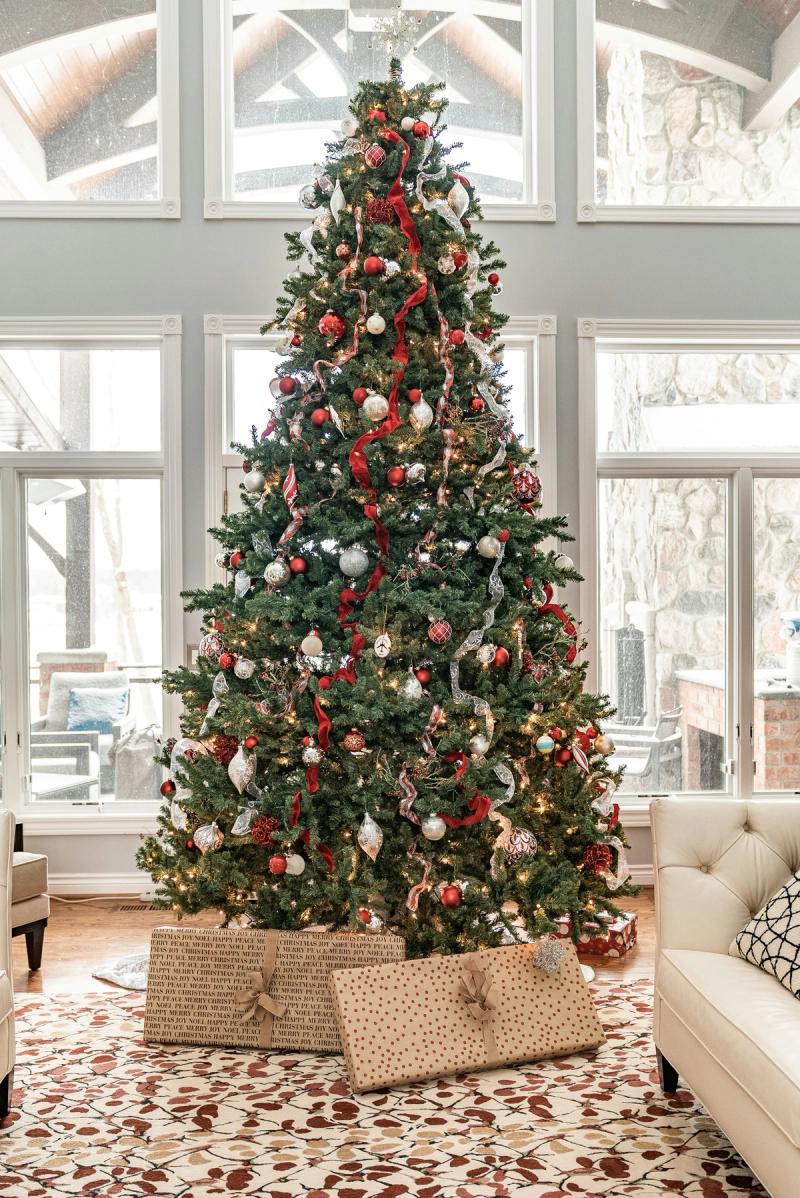 How To Decorate a Christmas Tree with Ribbon _ All Things Snug