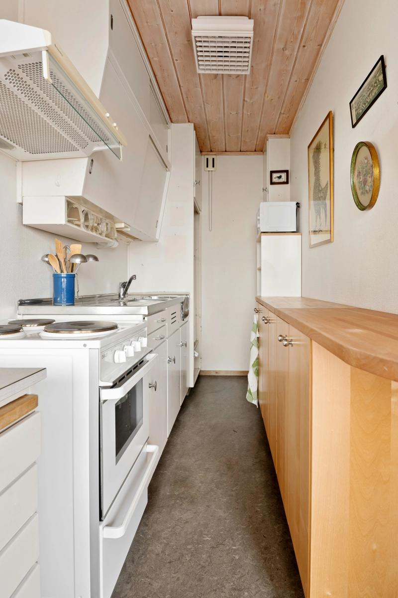 Small Kitchenette _ Galley Kitchen Ideas _ Lisa Anna | All Things Snug, the interior design platform