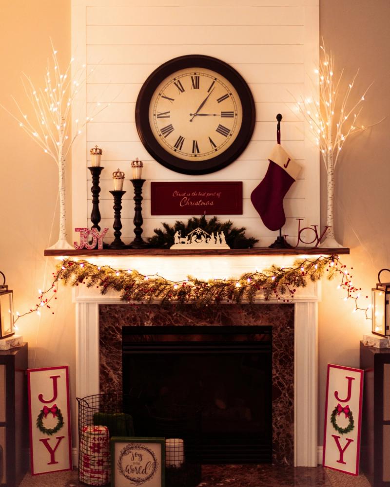 Christmas Fireplace Mantel Ideas: The Four Mantel Decor Ideas for 2025