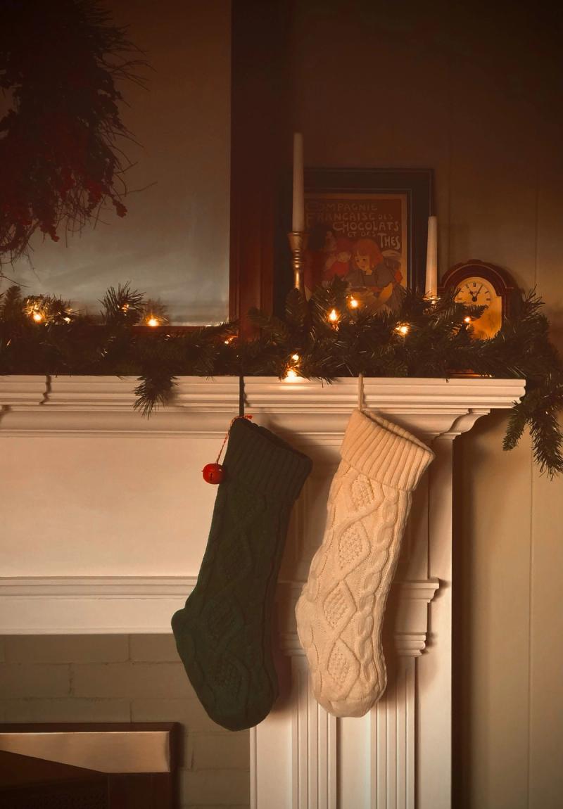 Xmas Mantel Decorating Ideas: The 5-Layer Christmas Mantel Method