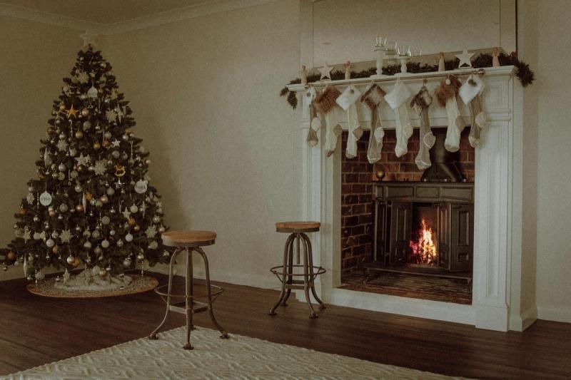 Fireplace Christmas Decor: Common Mantel Styling Mistakes to Avoid