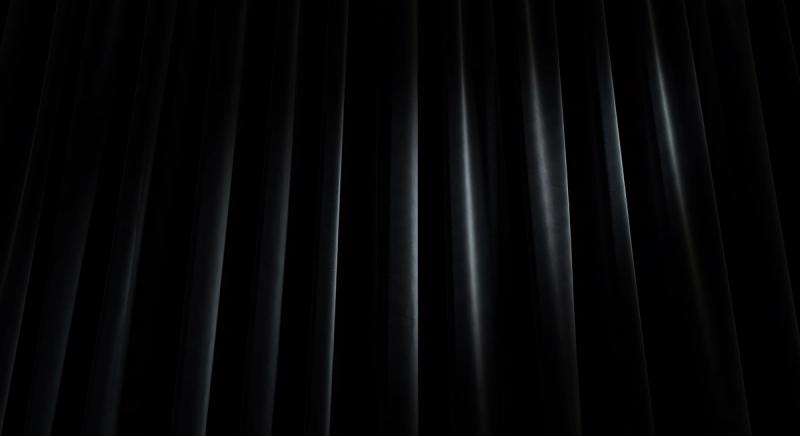 Simple Living Room Curtain Ideas: Monochrome Curtains