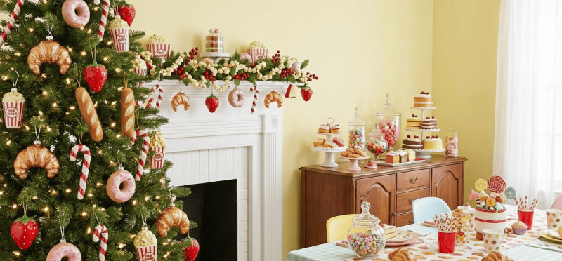 The Food-Inspired Kitsch Christmas Theme