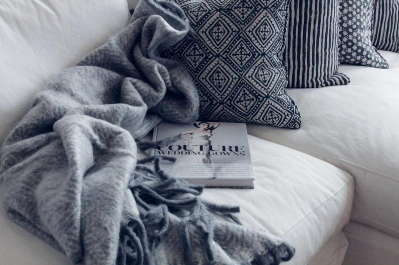 How big is a throw blanket​ and a Guide on Throw blanket sizes by All Things Snug