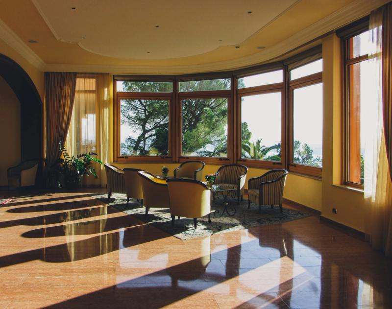 5 Practical Window Treatments for Bay Windows To Improve Your Aesthetics _ Casey Lovegrove