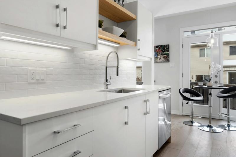 Solid Surface (Corian-style) Kitchen Countertop Material
