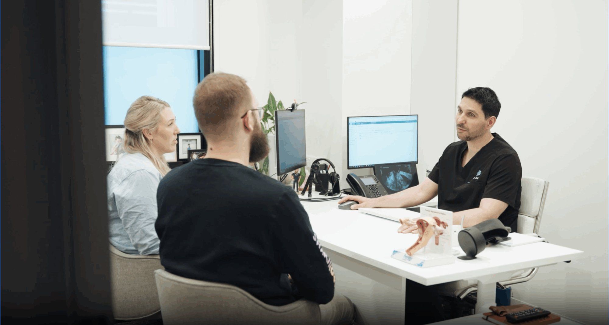 Practitioners in conversation in the shared consulting space at Origia