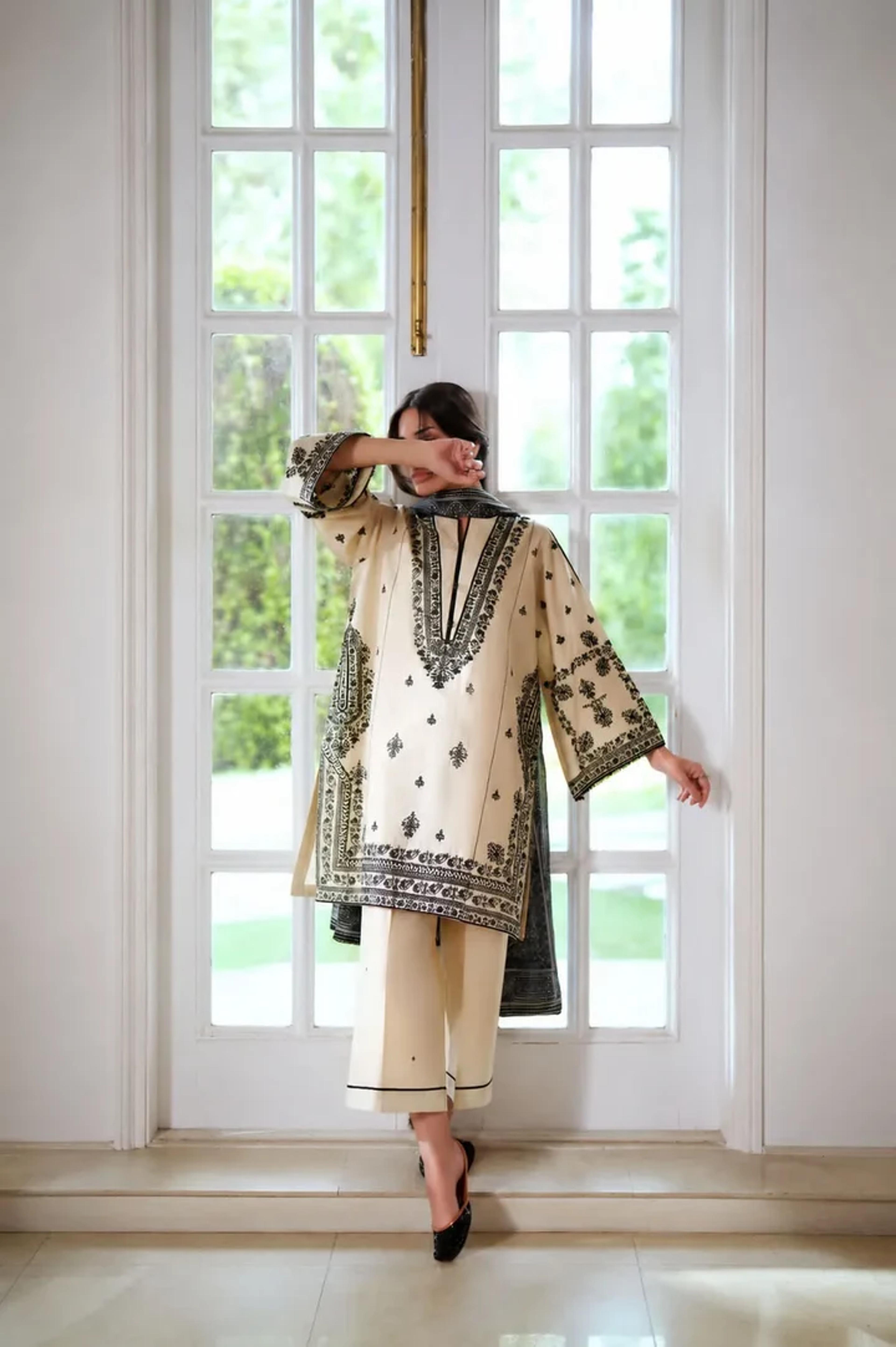 Ivory Elegance Embroidered Lawn Suit