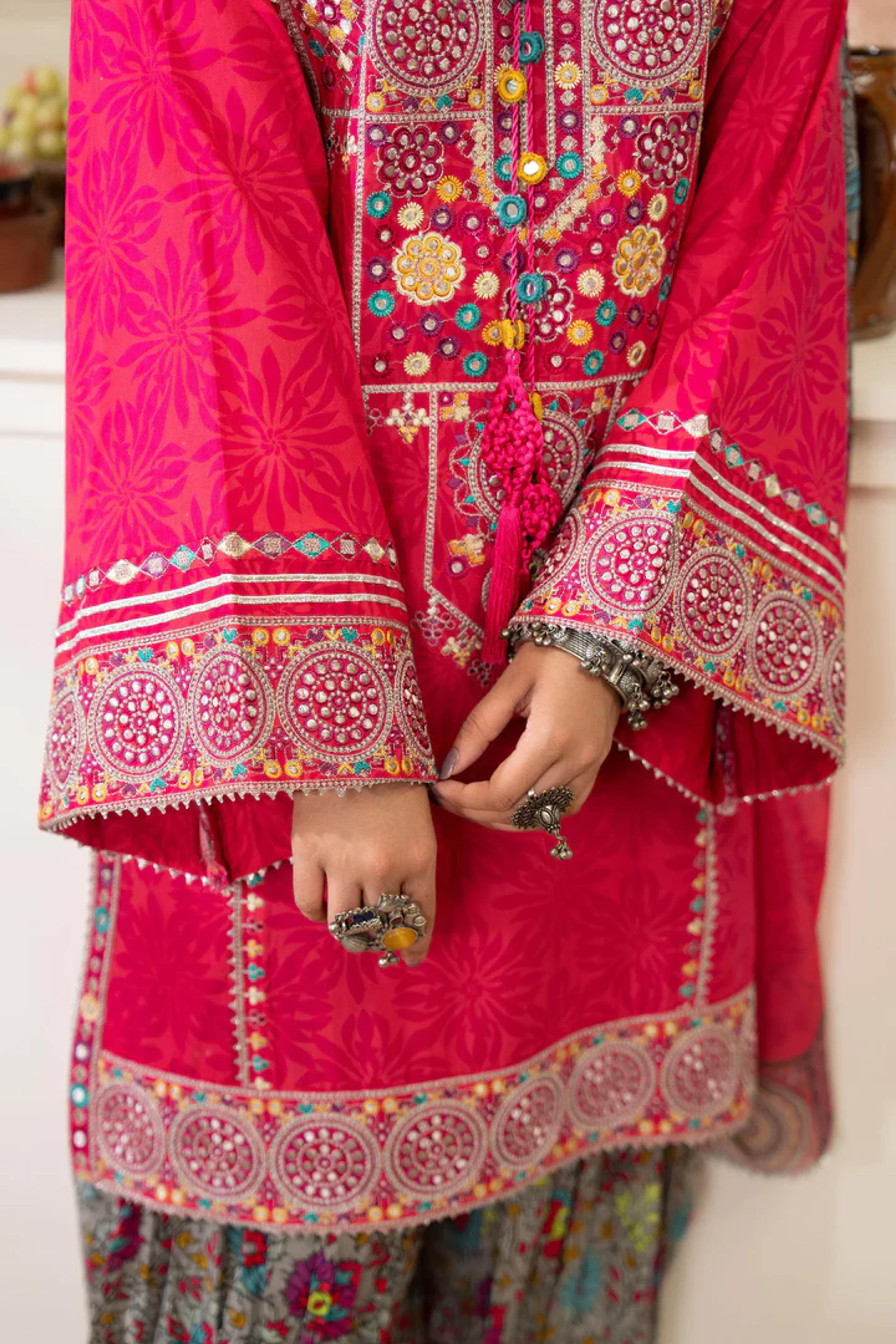 Lawn Embroidered Suit - Thumbnail 5