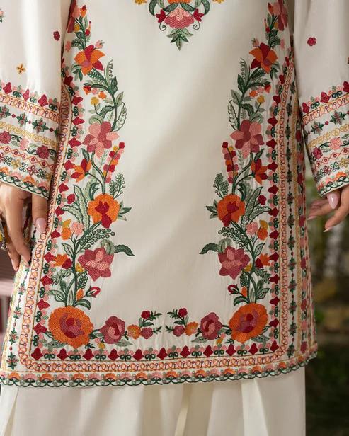Short shirt with intricate multi-thread embroidery - Image 5
