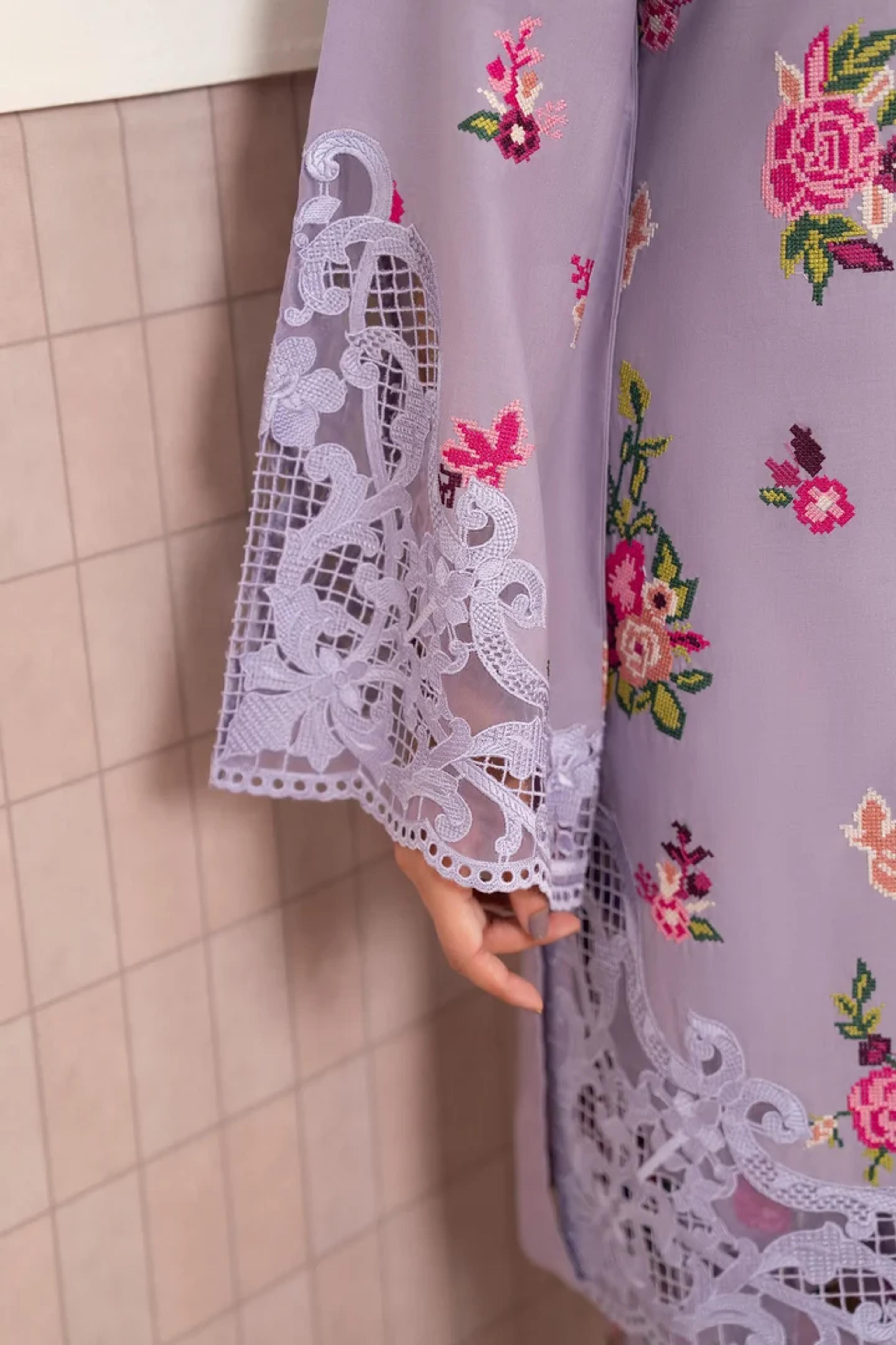 Elegant Lawn Suit with Farshi Sweep - Thumbnail 5