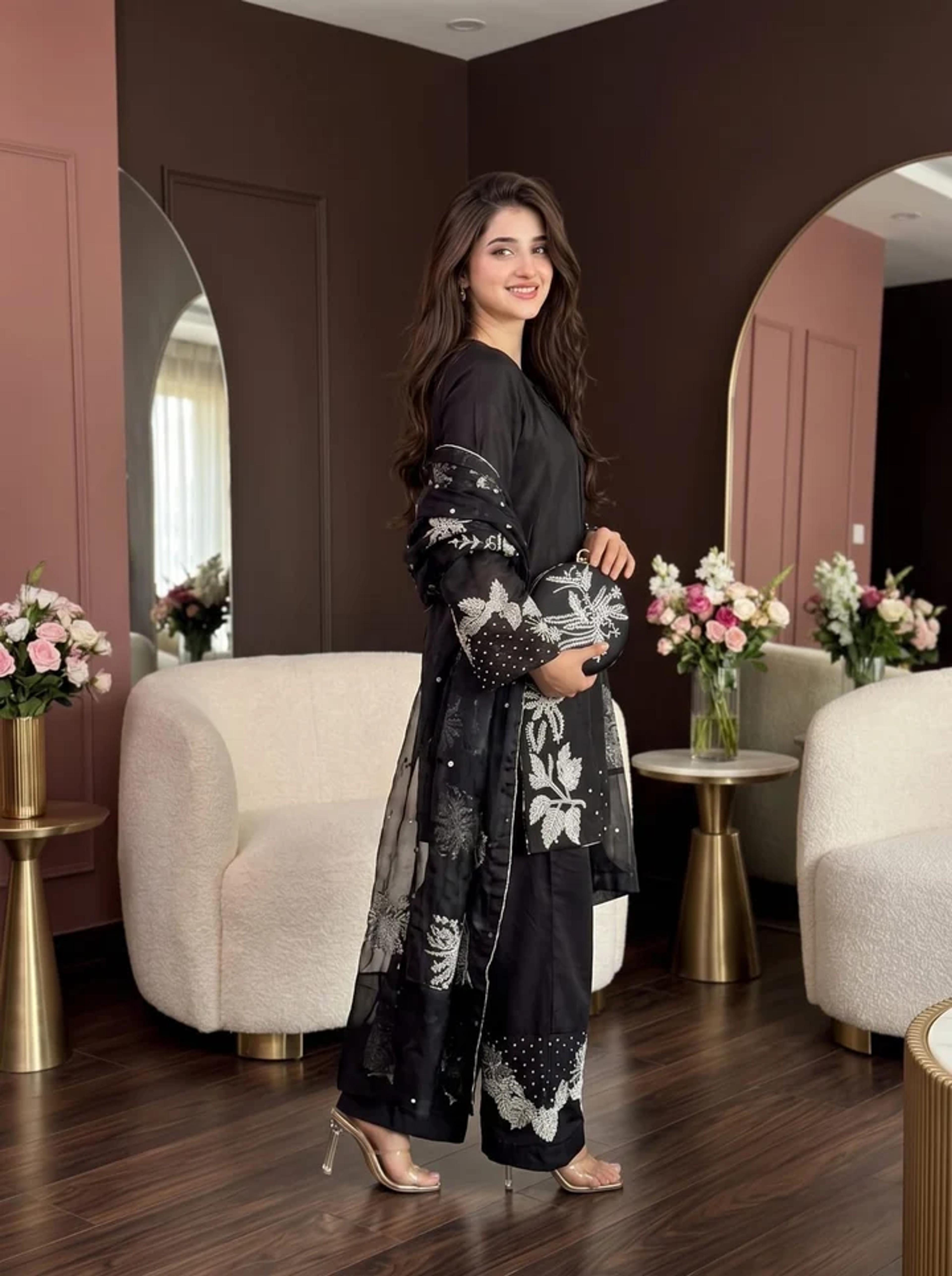 Black Embellished Suit with Organza Dupatta - Thumbnail 2