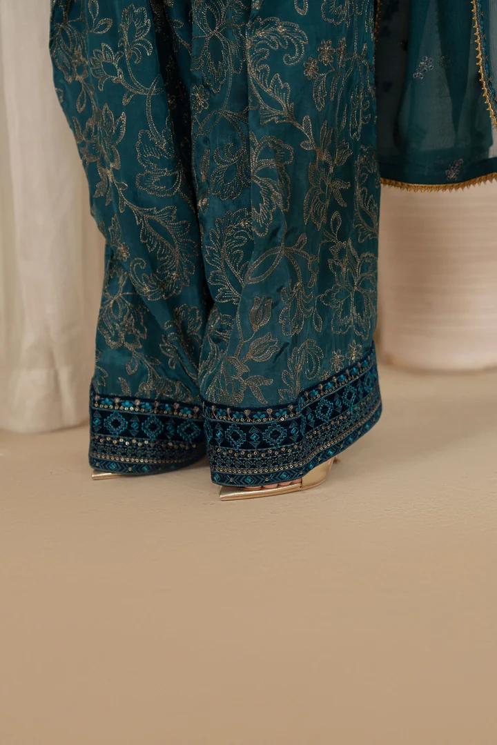 Tilla Embroidered Silk Suit - Image 15