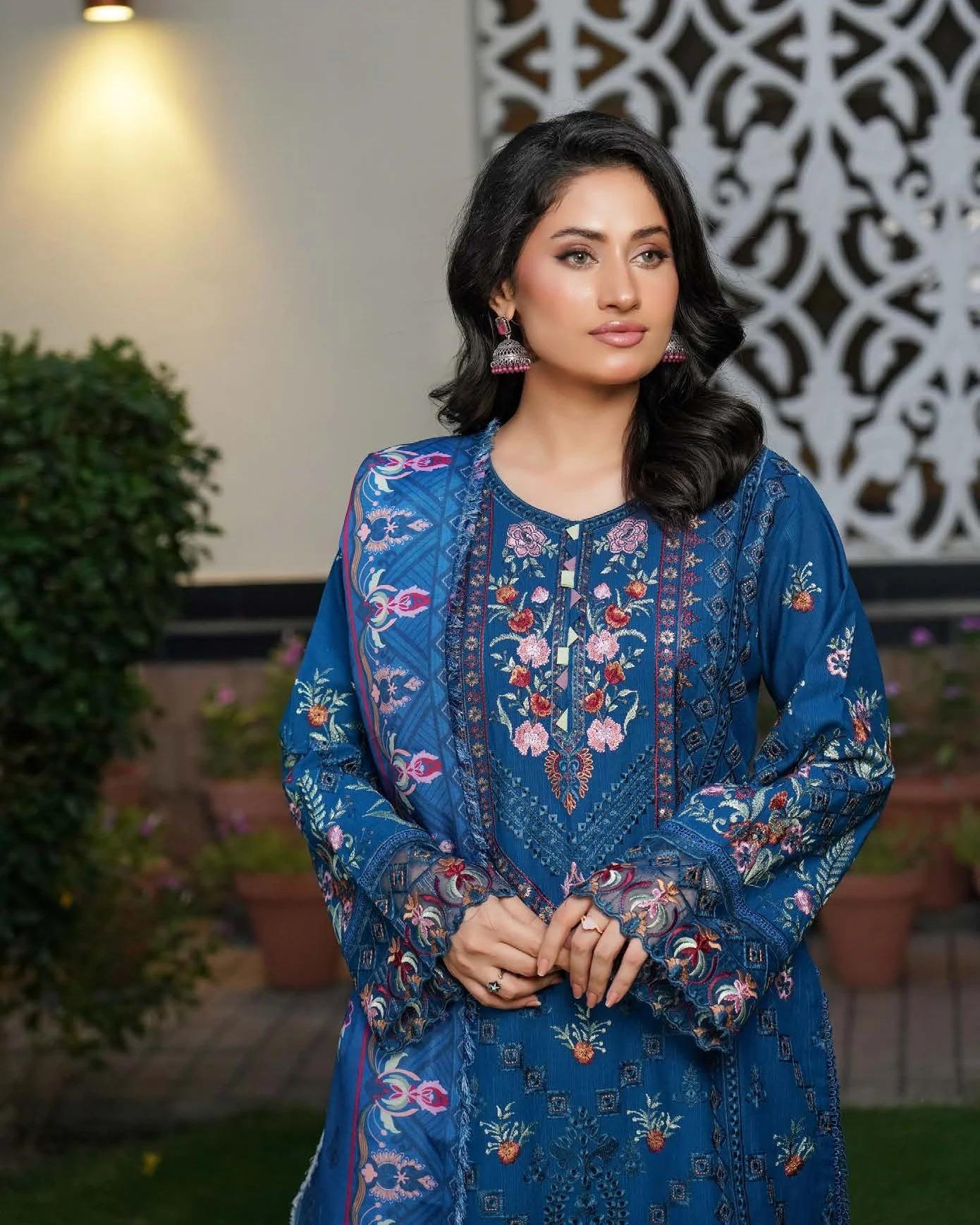 Nilofar Bloom Suit - Image 5