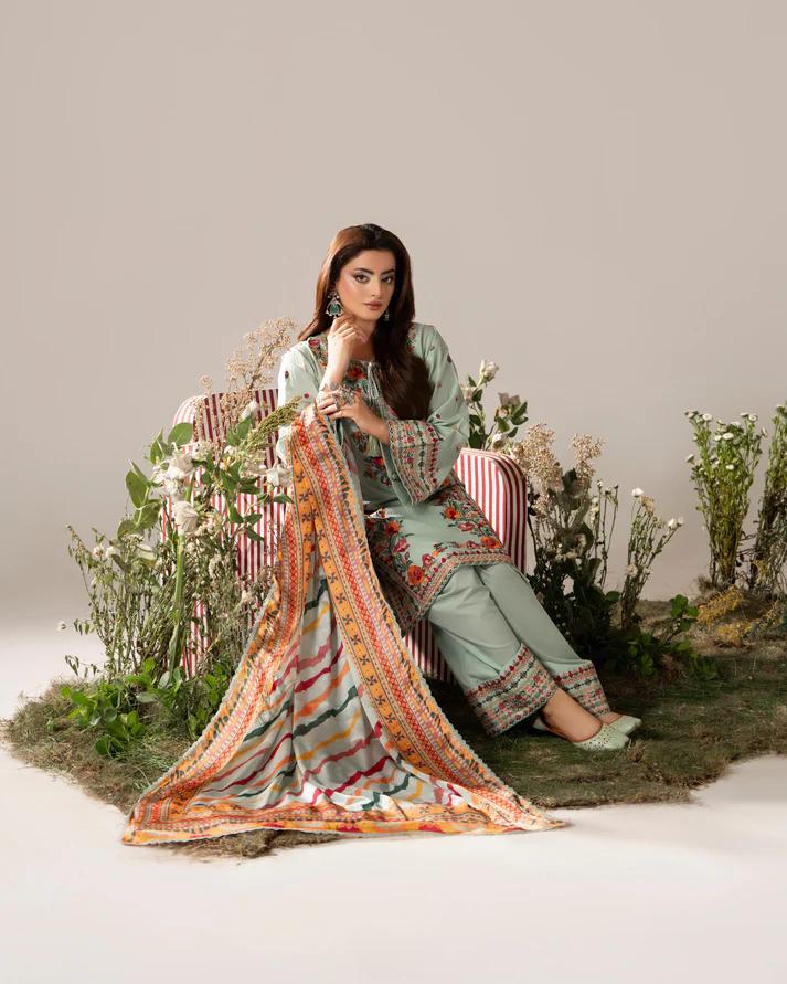 Short shirt with intricate multi-thread embroidery - Image 15