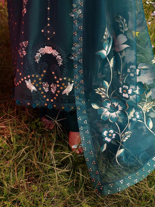 Chikankari Jacquard Suit with Hand-Painted Organza Dupatta - Image 7
