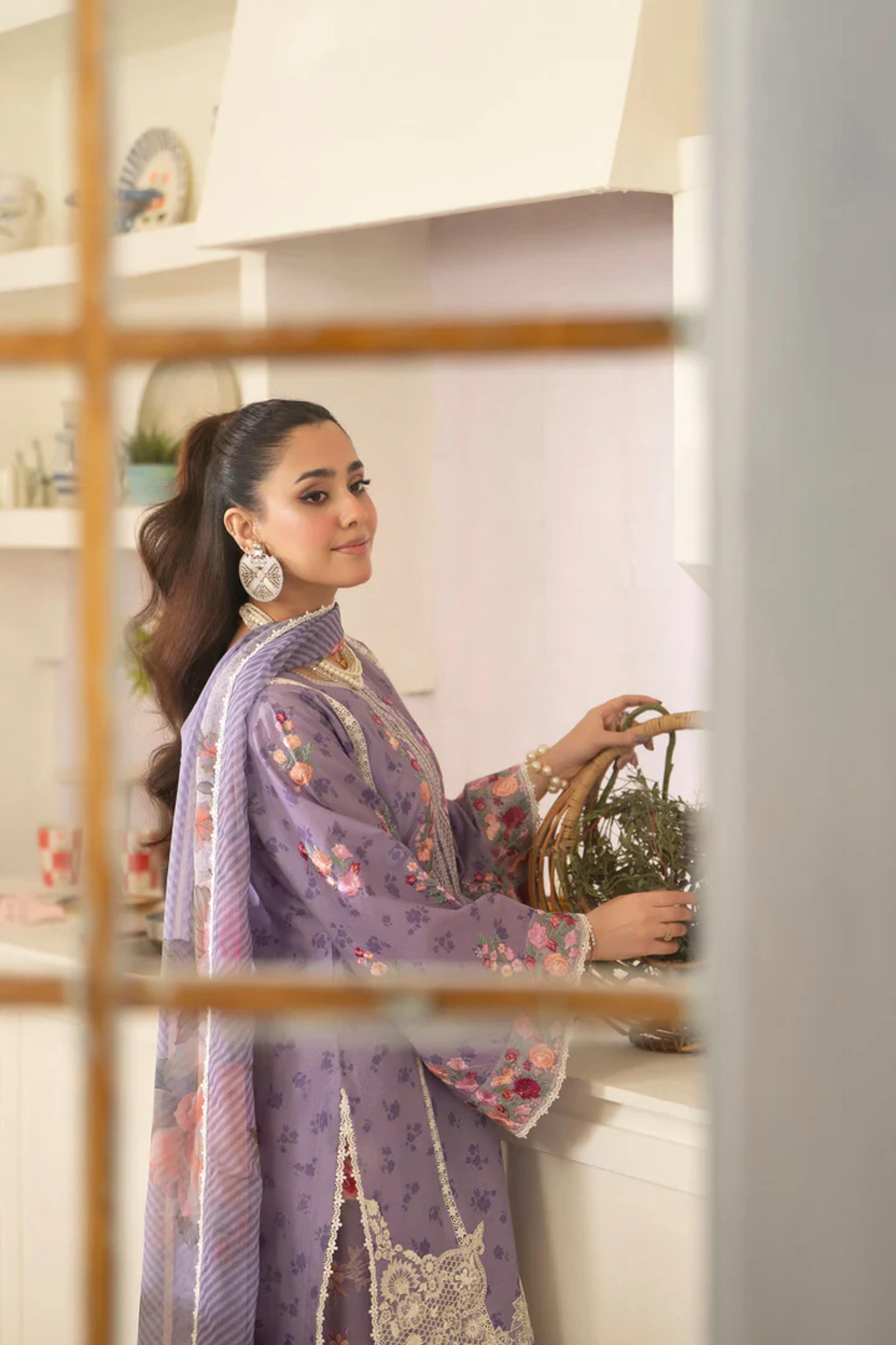 Lawn Embroidered Ensemble - Thumbnail 8