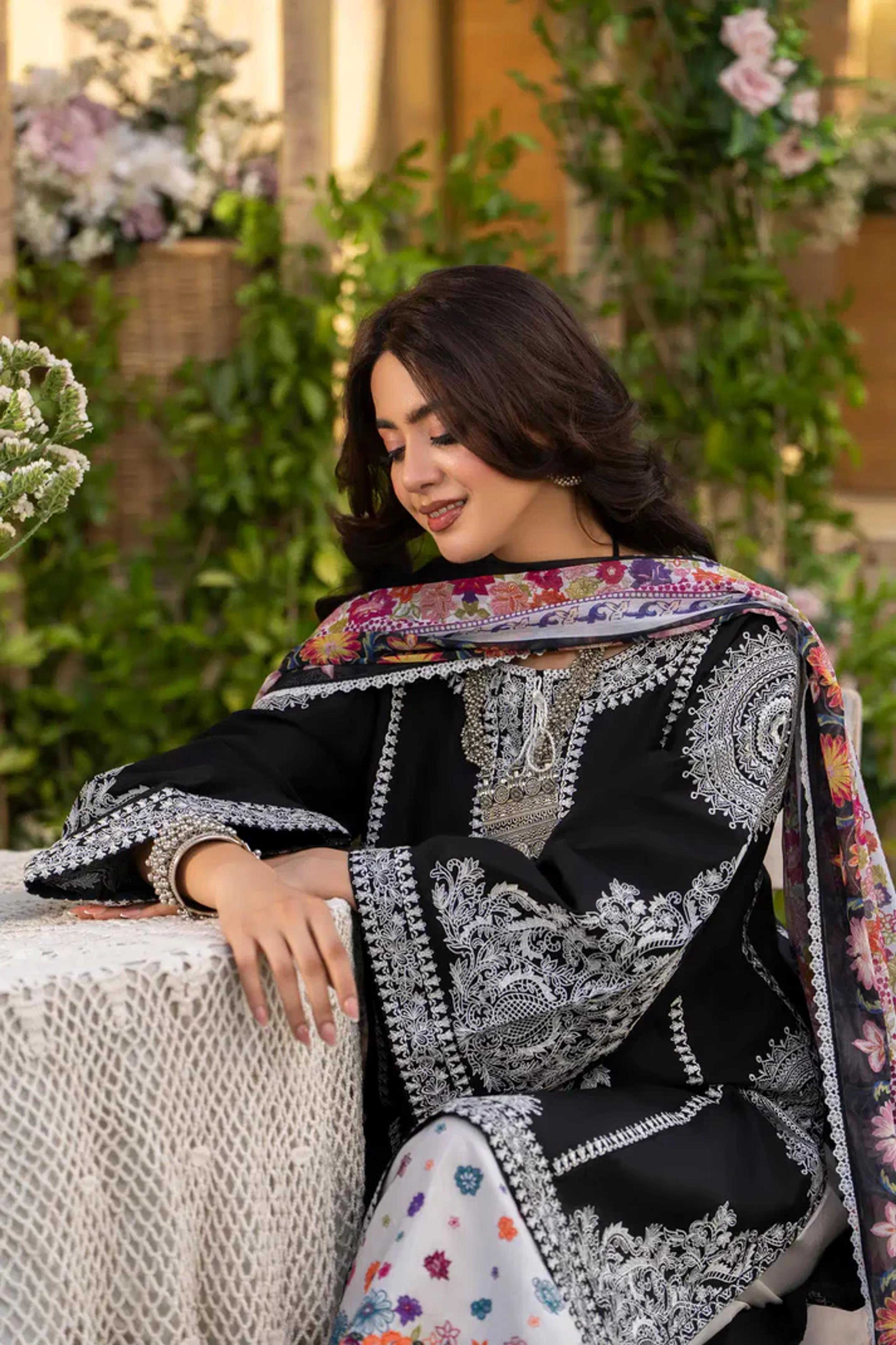 Embroidered Shirt & Printed Chiffon Dupatta - Thumbnail 4