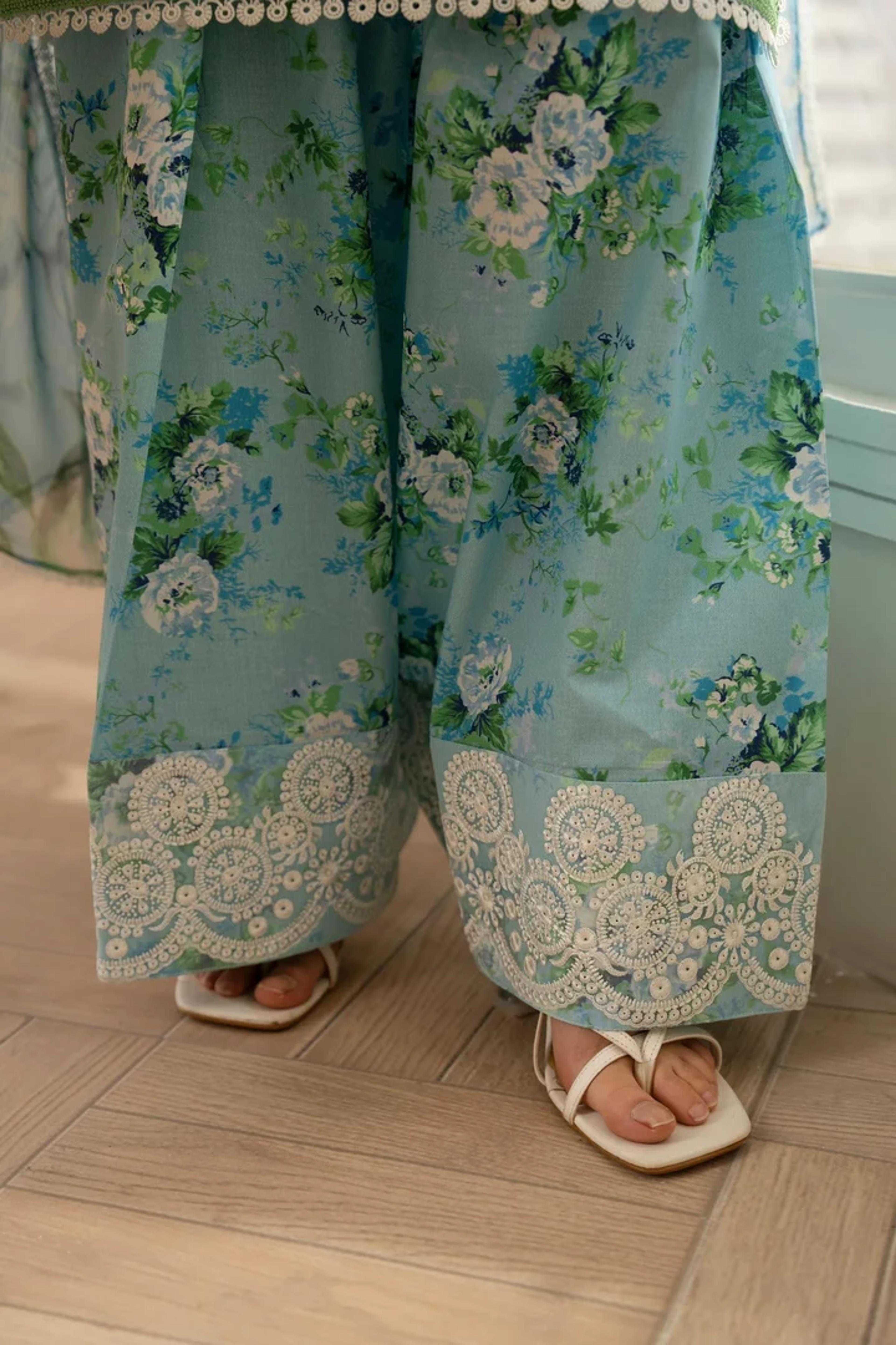 Flowing Farshi Elegance Printed Lawn Suit - Thumbnail 7