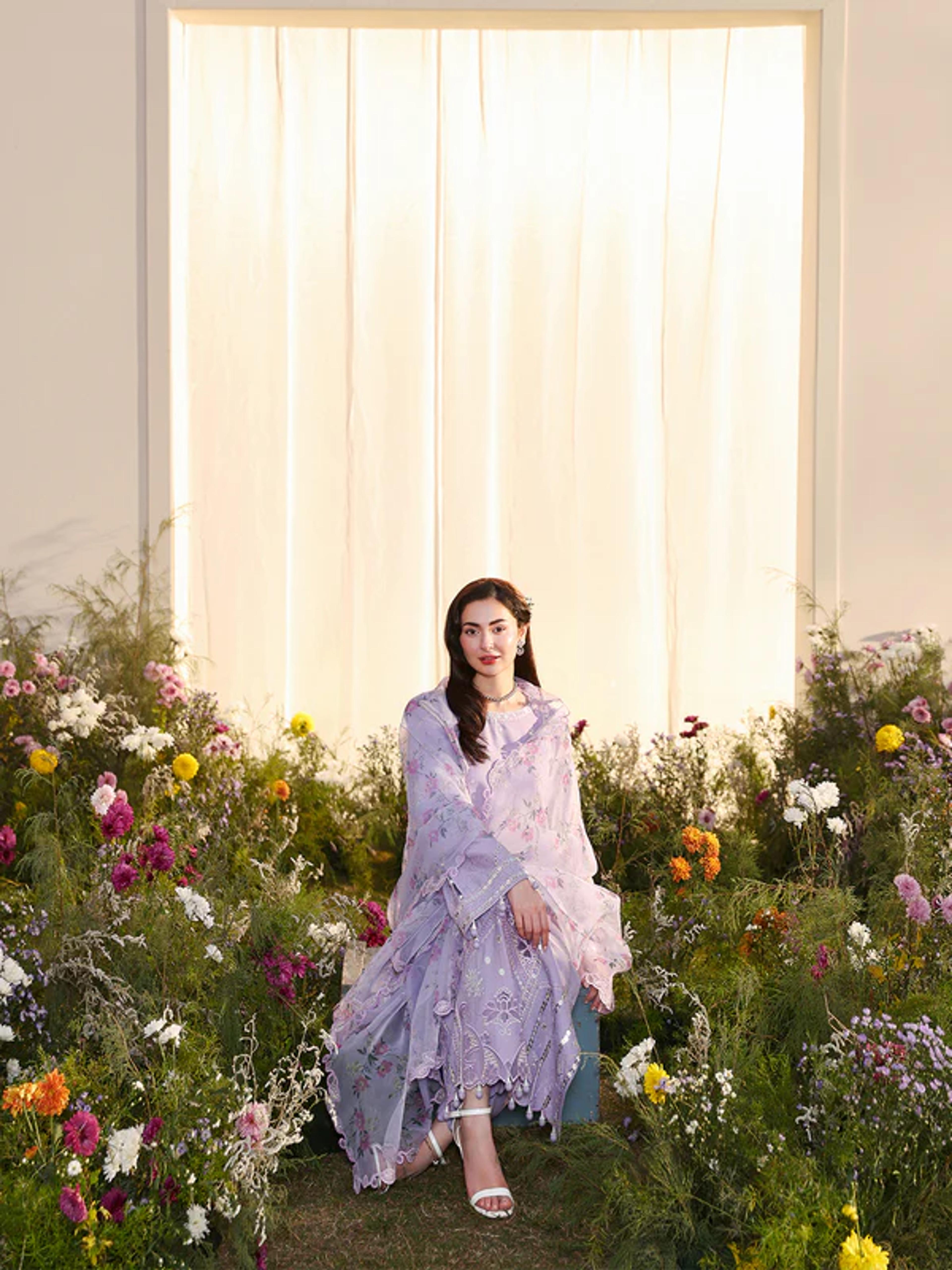 Luxury Jacquard Suit with Floral Cutwork Dupatta & Stonework - Thumbnail 7