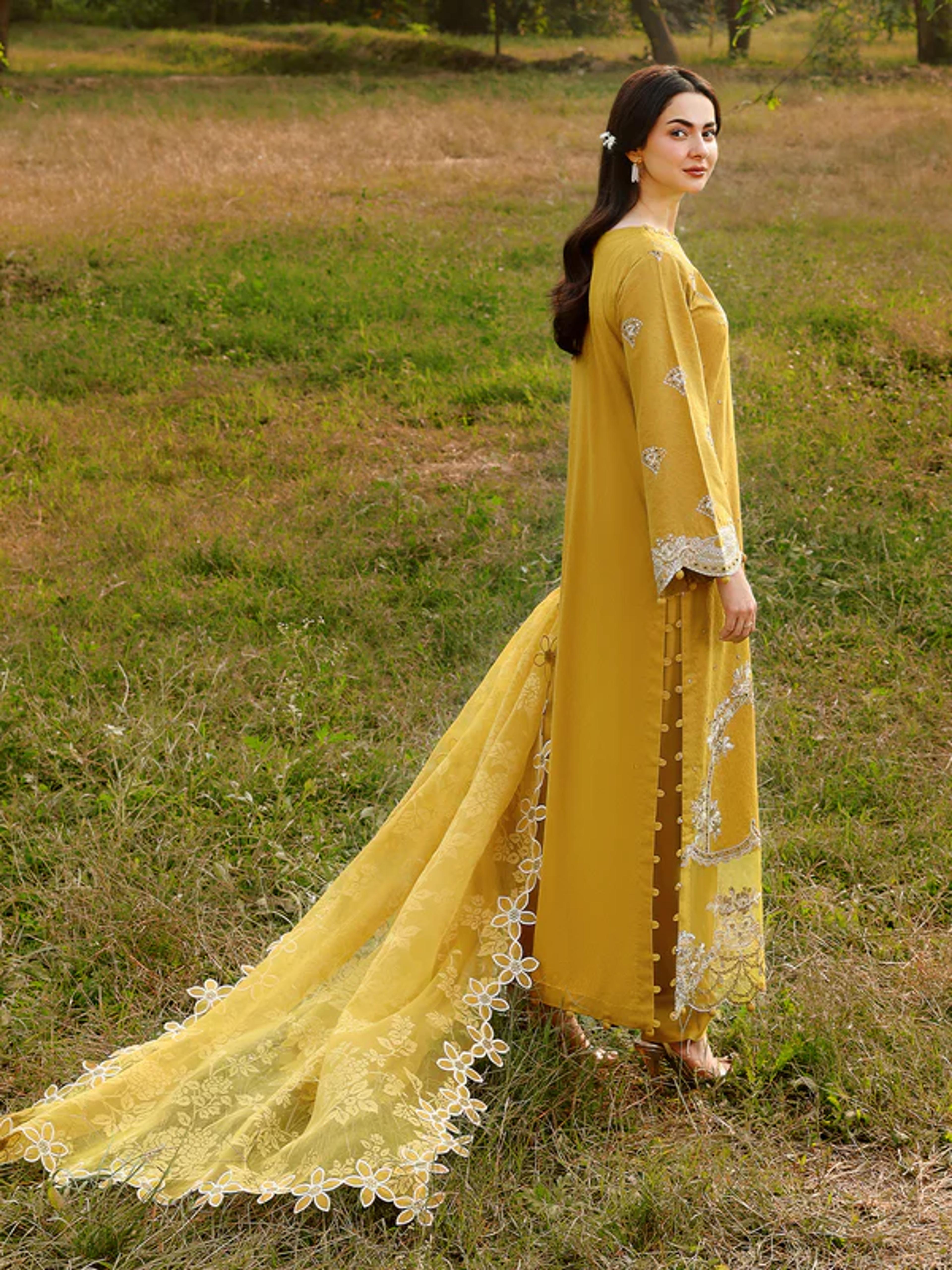 Luxury Chikankari Jacquard Suit with Organza Dupatta - Thumbnail 3