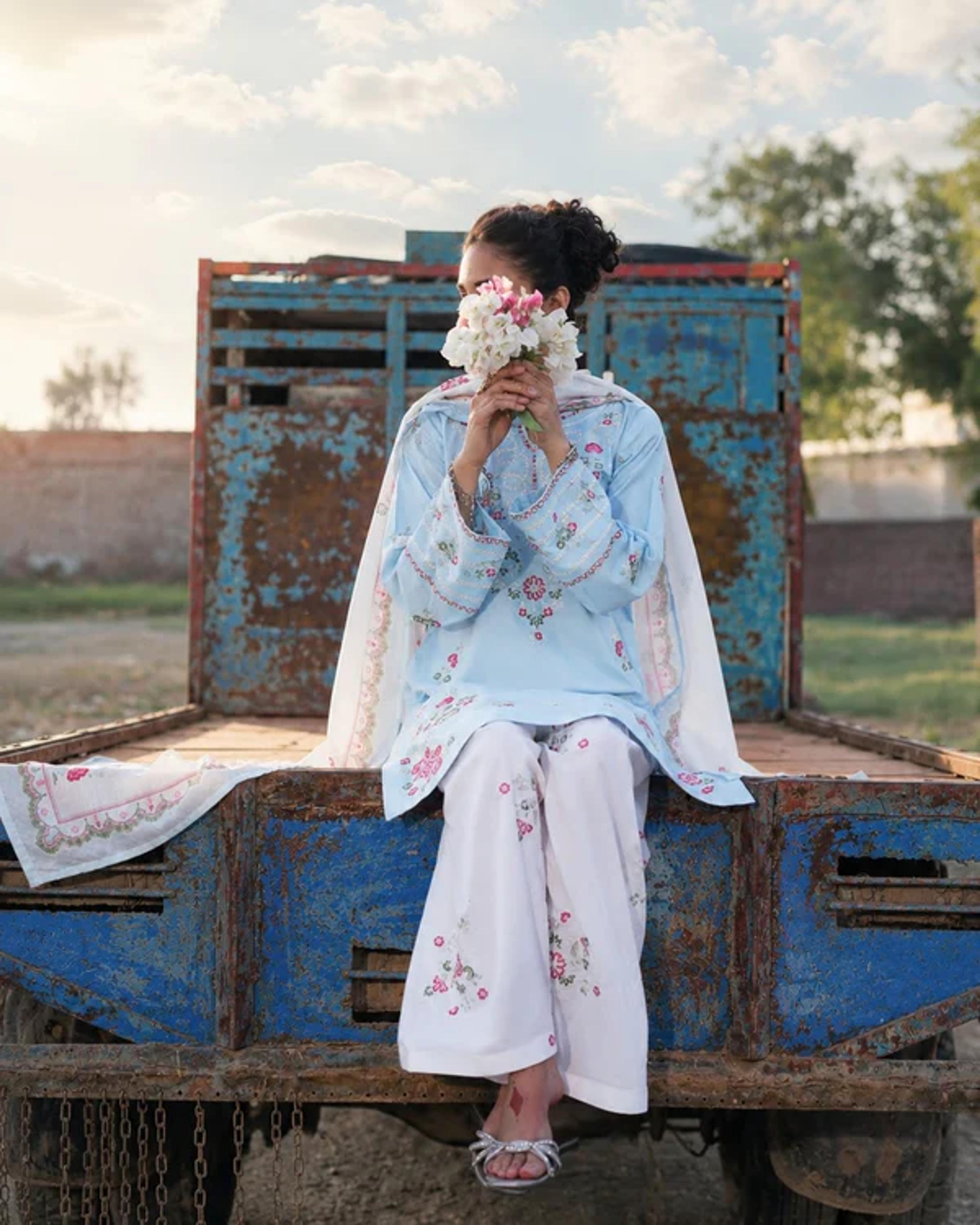 Floral Embroidered Lawn Suit - Thumbnail 6