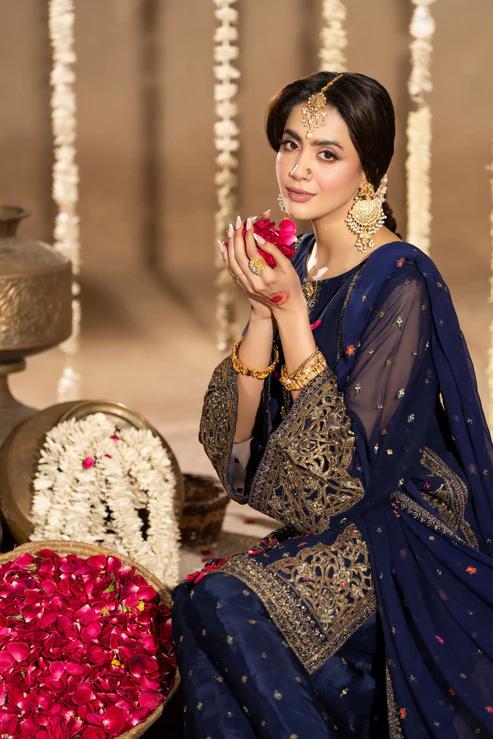 Multi-Thread Shirt with 3D Motifs & Russian Grip Shalwar - Image 2