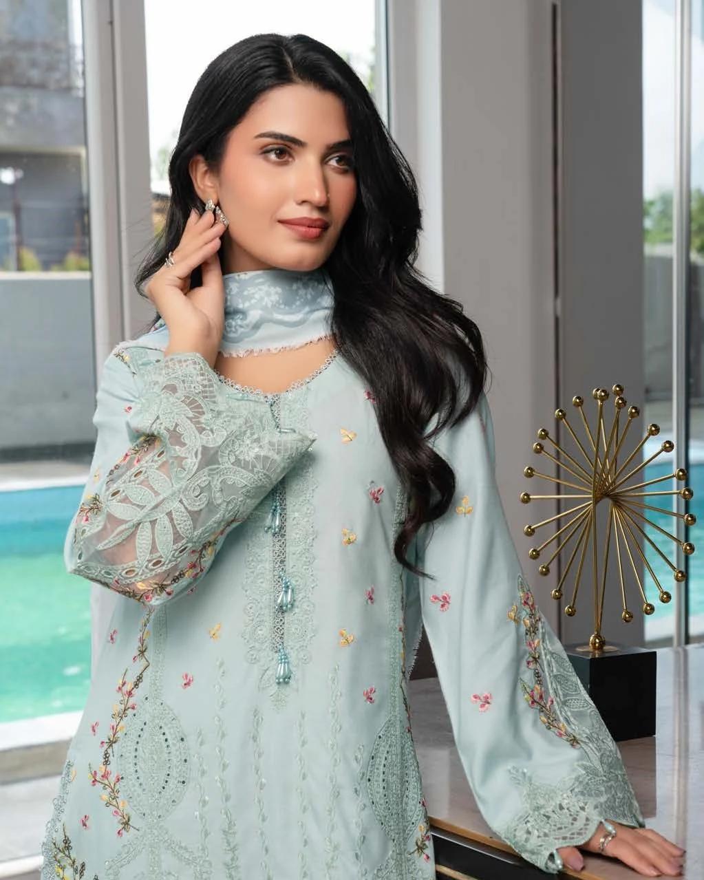 Embroidered Suit with Rose Motifs - Image 3