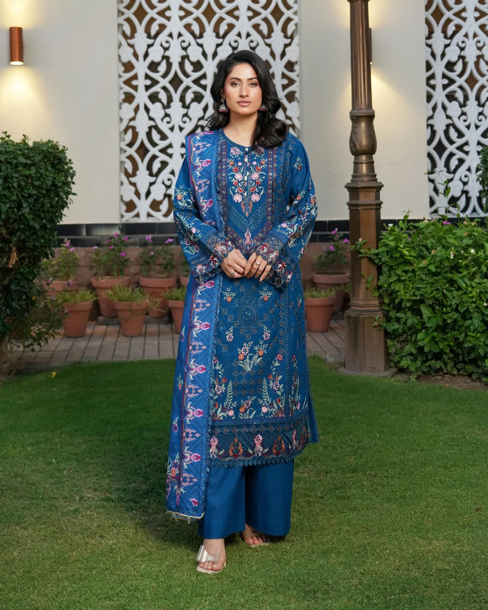 Nilofar Bloom Suit - Image 3