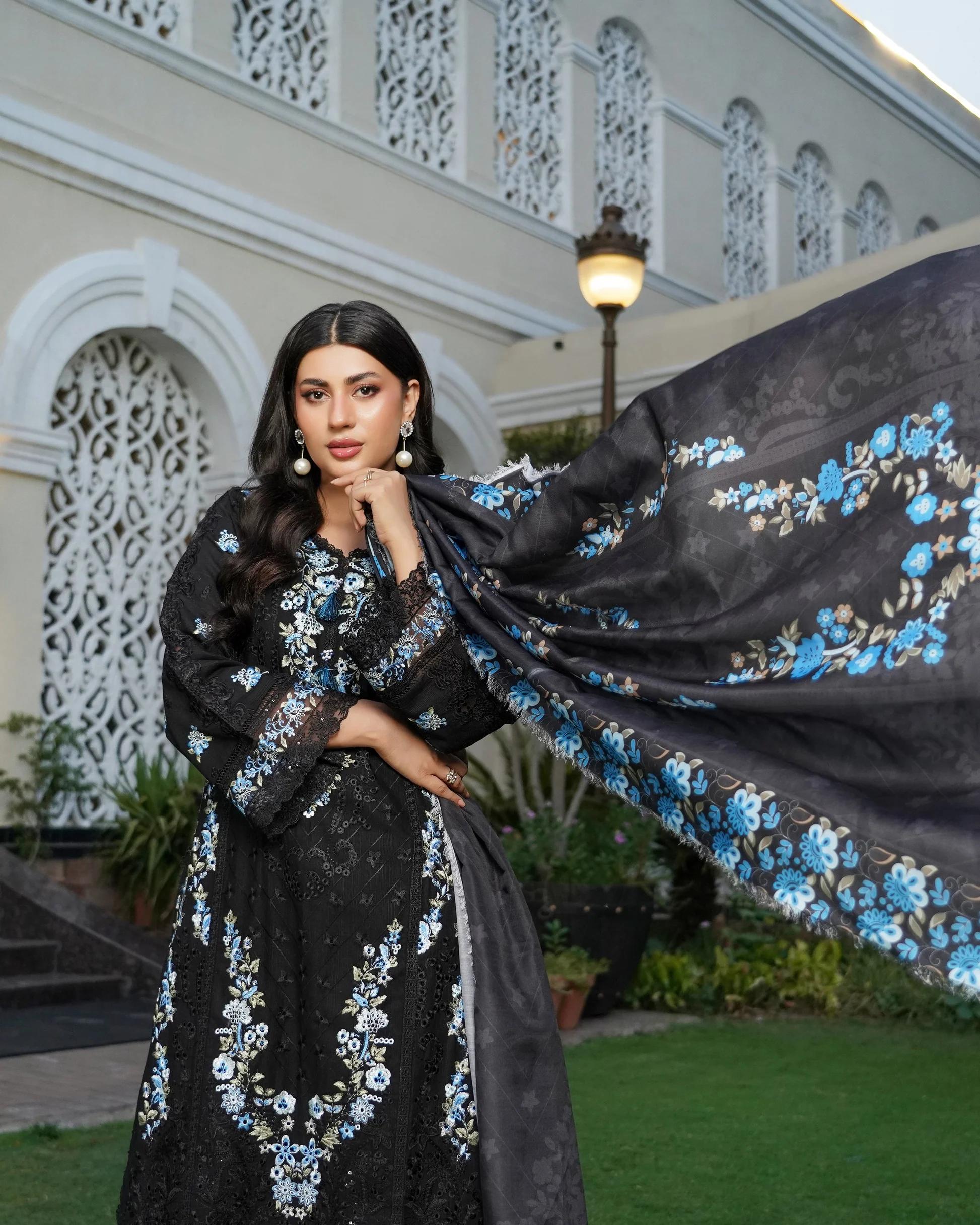 Embroidered Suit with Scalloped Neckline - Image 5