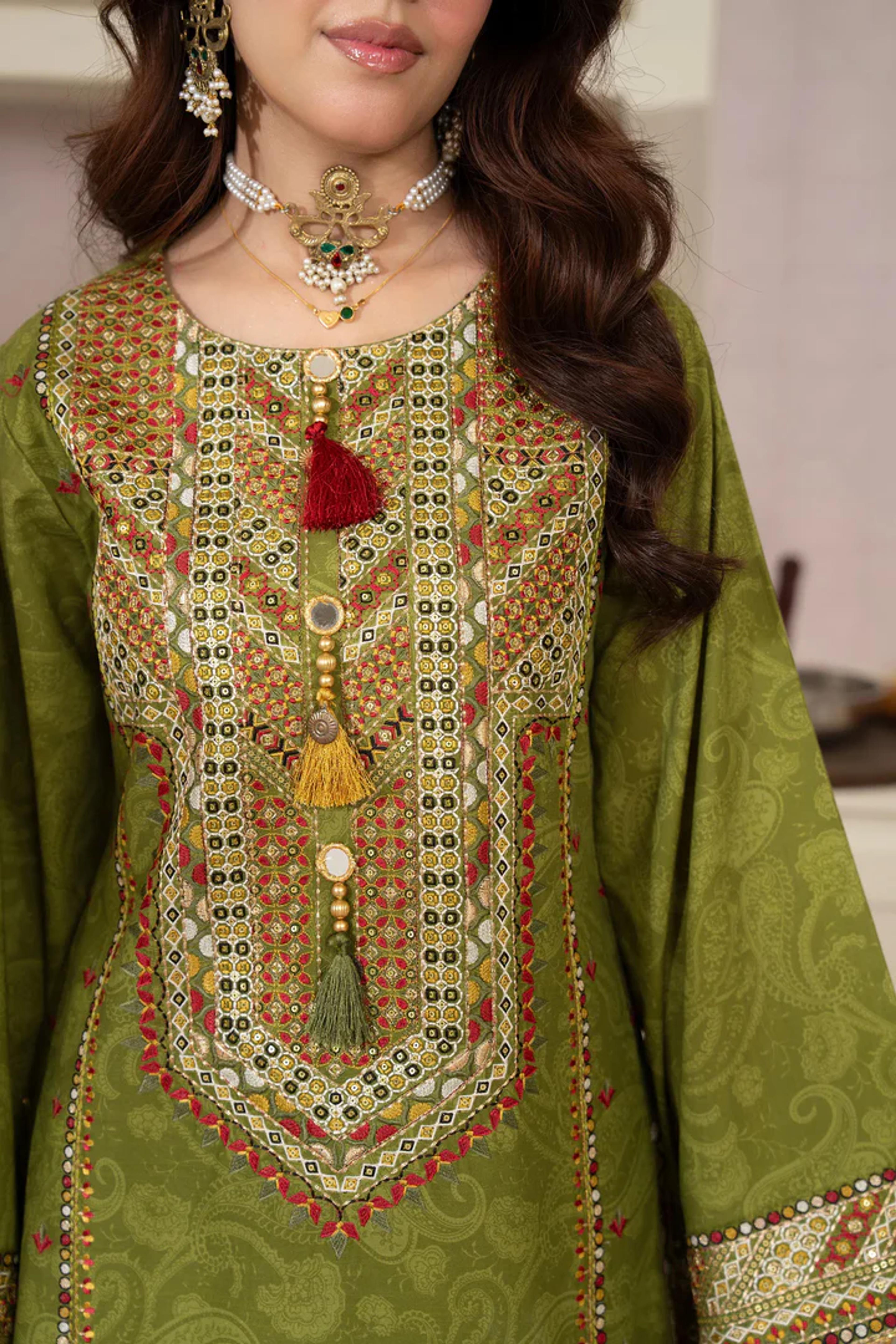 Elegant Embroidery & Lace Detailing - Thumbnail 3