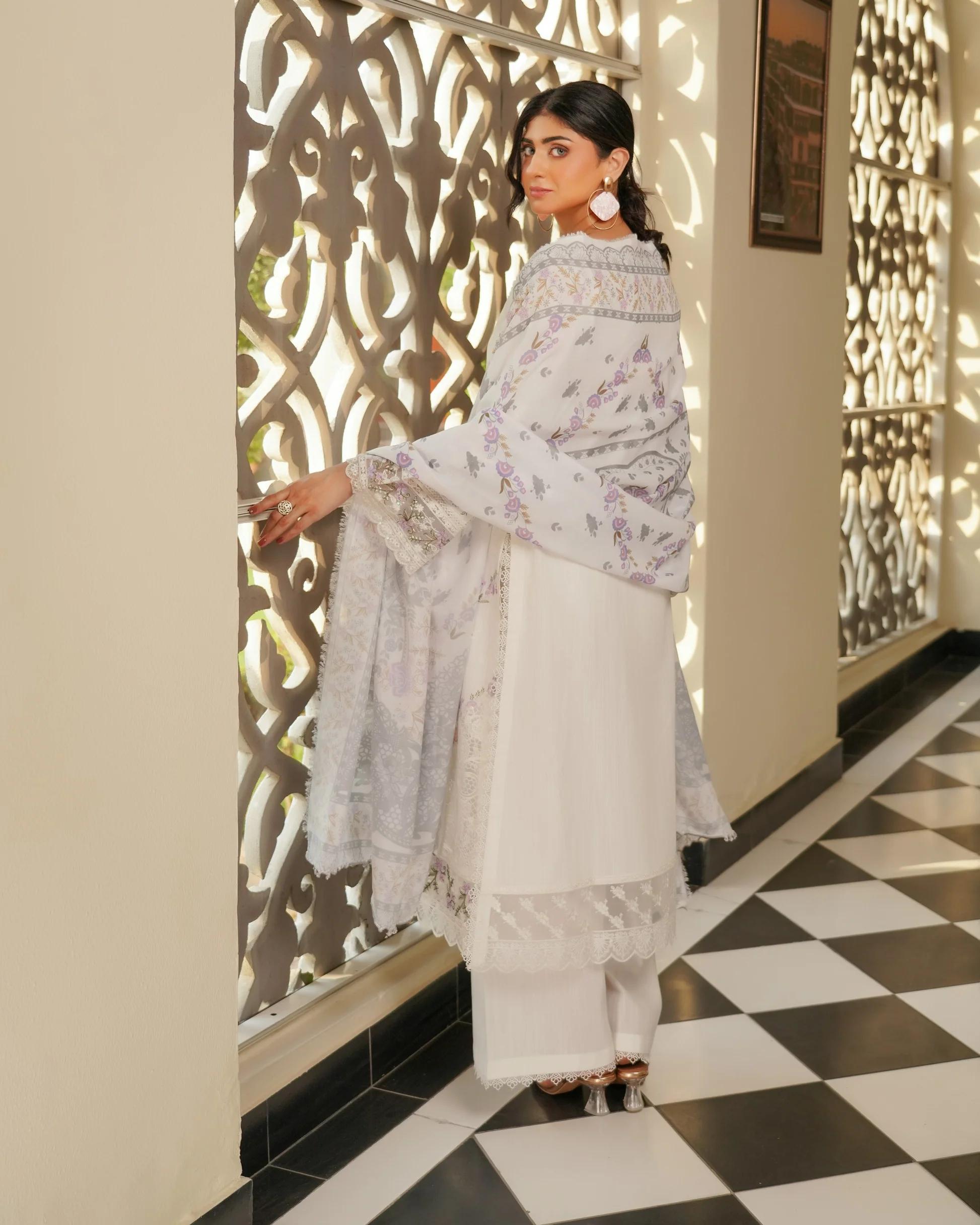 Zarmeen Blossom Suit - Image 2