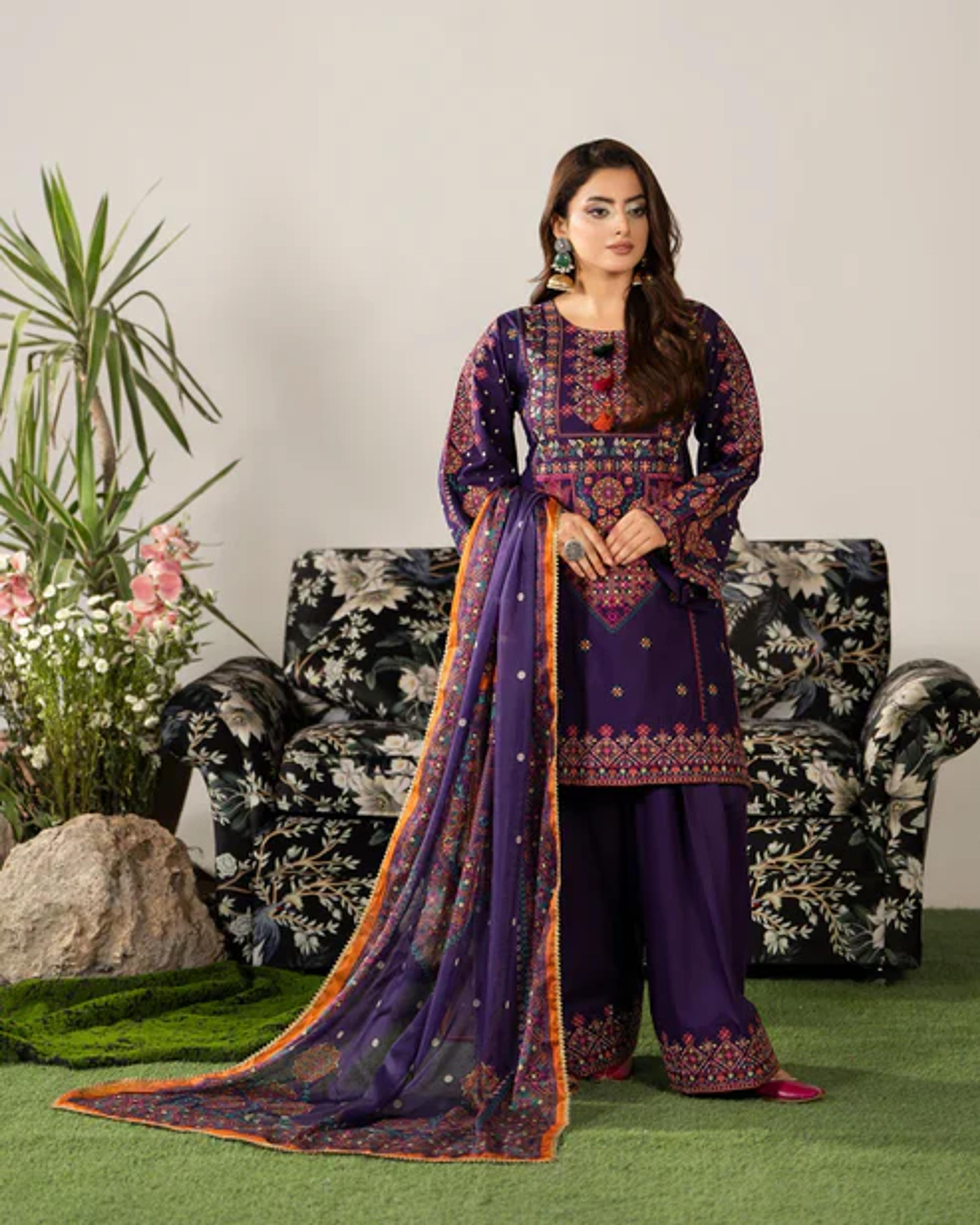 Balochi Embroidered Farshi Suit - Thumbnail 2