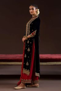 Hand-Embroidered Velvet & Silk - Thumbnail 3