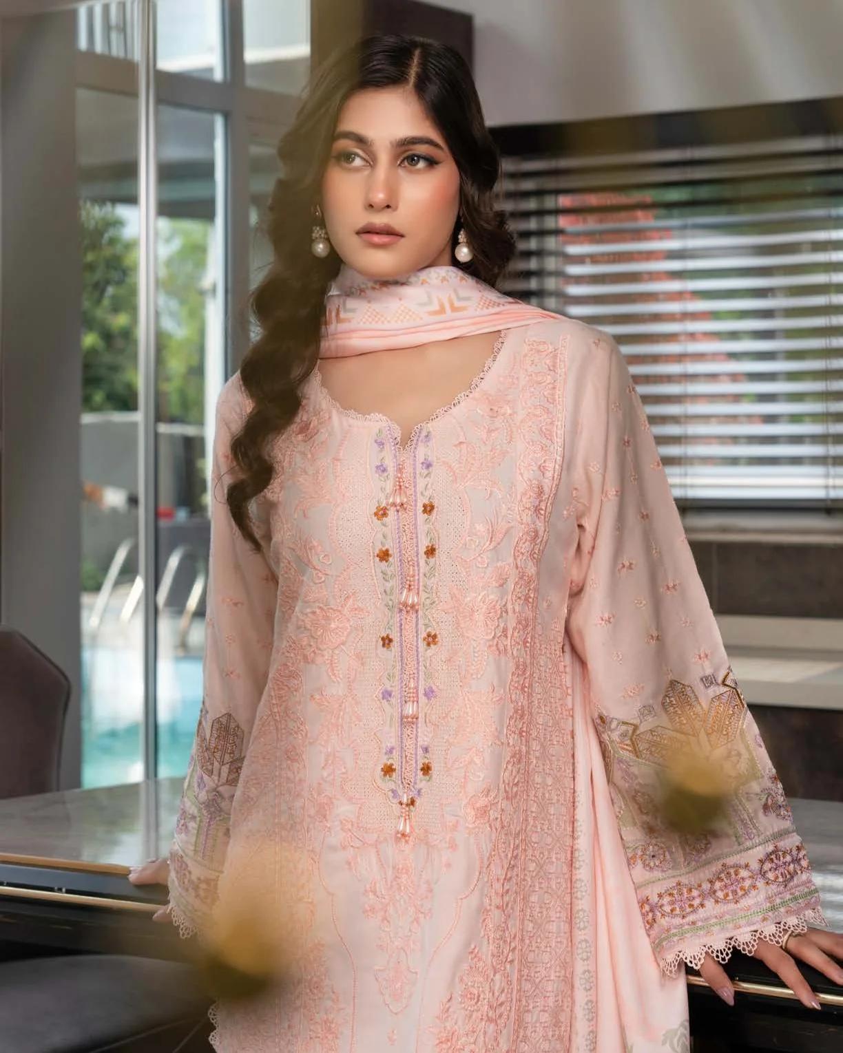 Embroidered Suit with Geometric Hem - Image 4