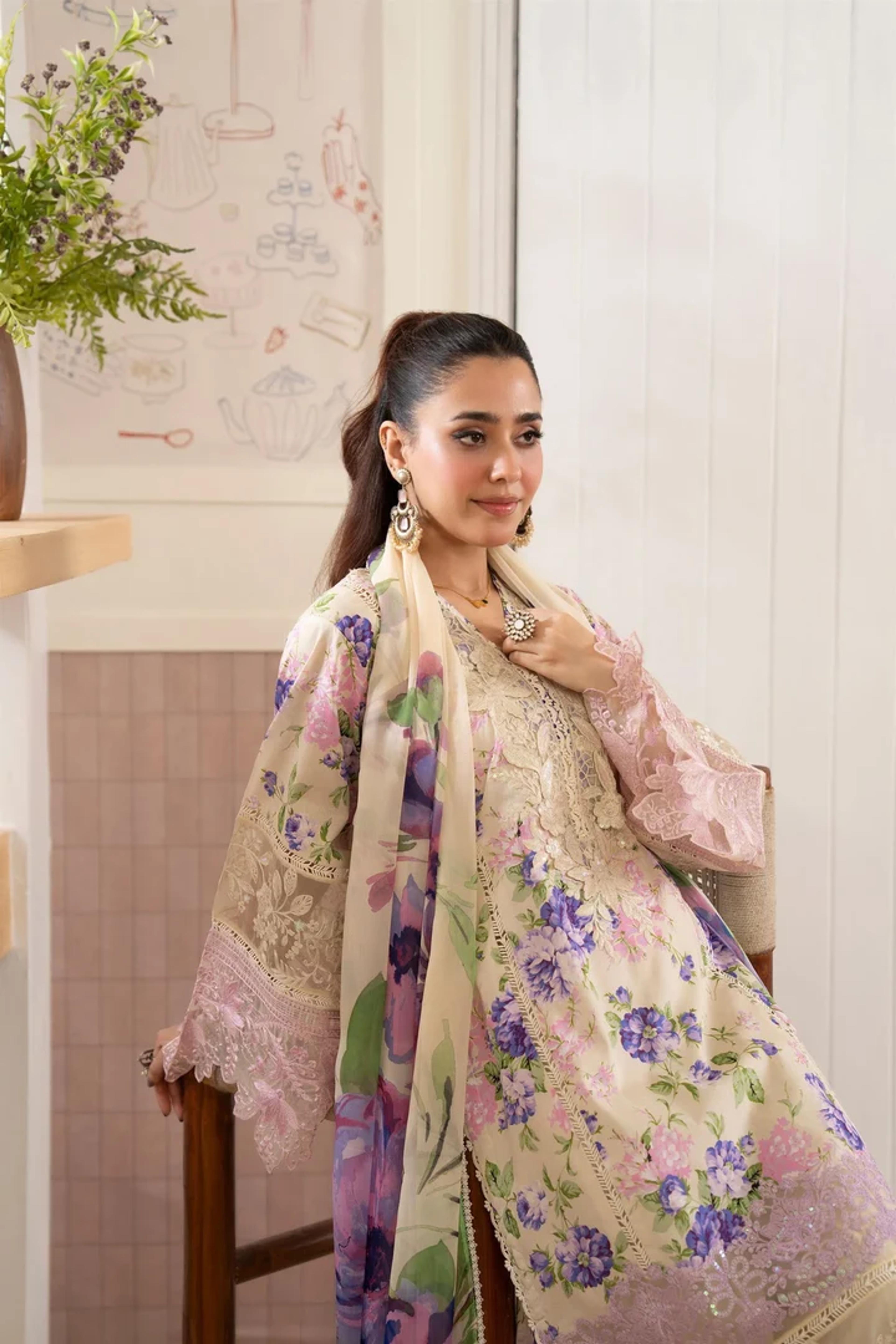 Lawn Ensemble with Delicate Lace Detailing - Thumbnail 4