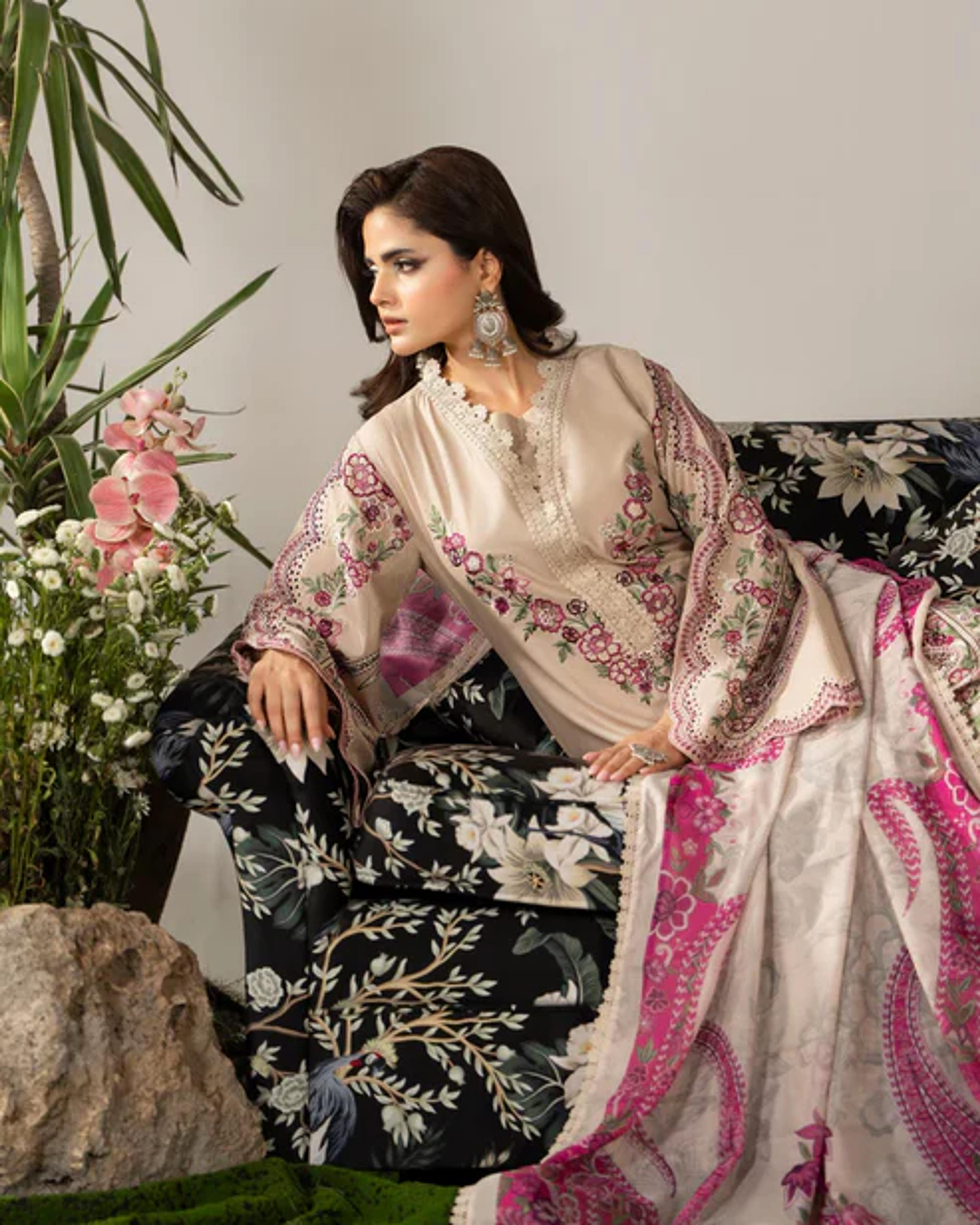 Suit with Cutwork Trouser & Lace - Thumbnail 5