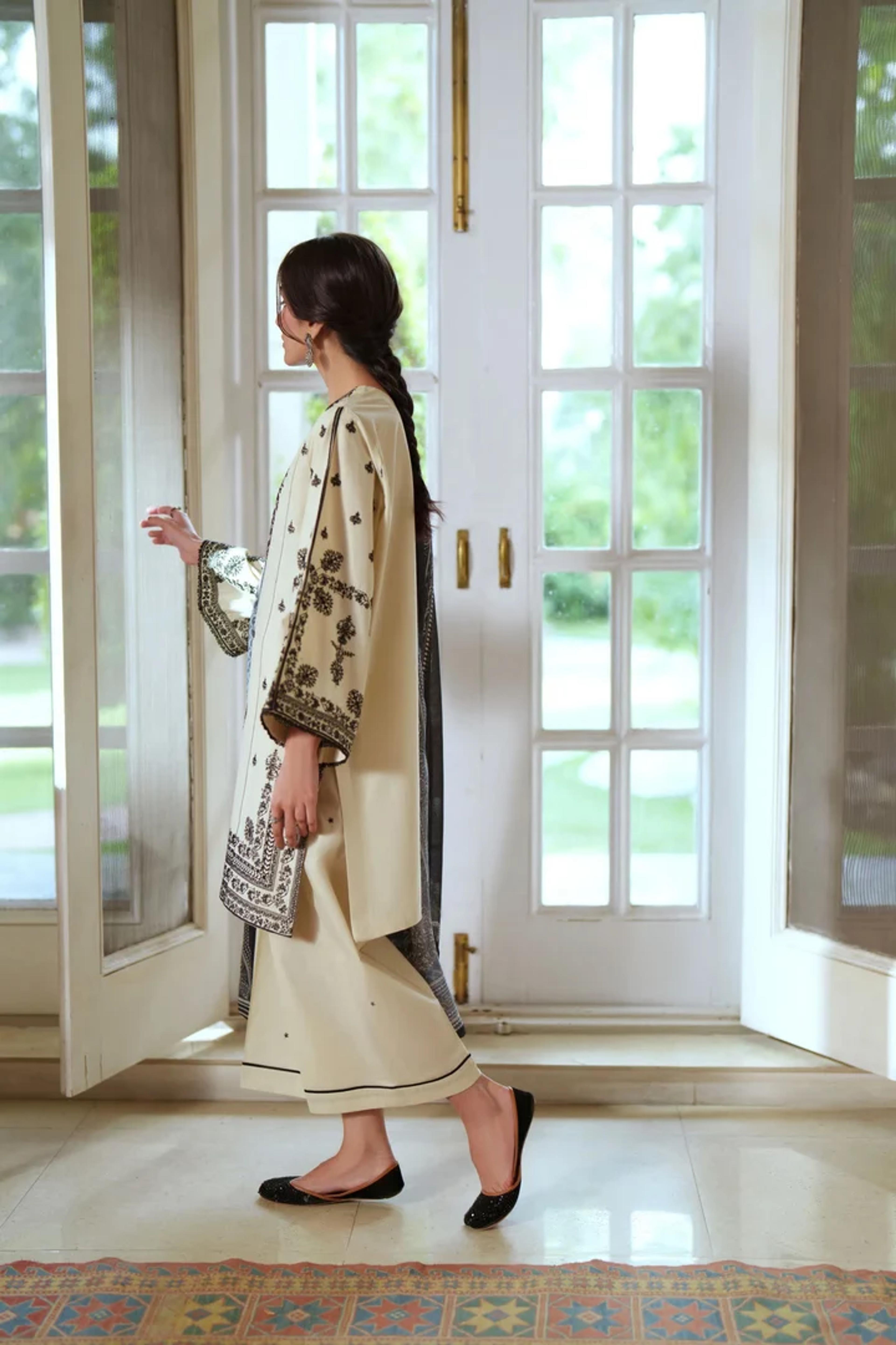 Ivory Elegance Embroidered Lawn Suit - Thumbnail 2