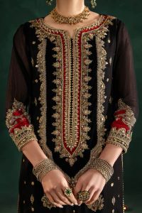 Chiffon & Silk Suit with 2Tone Dupatta - Thumbnail 7