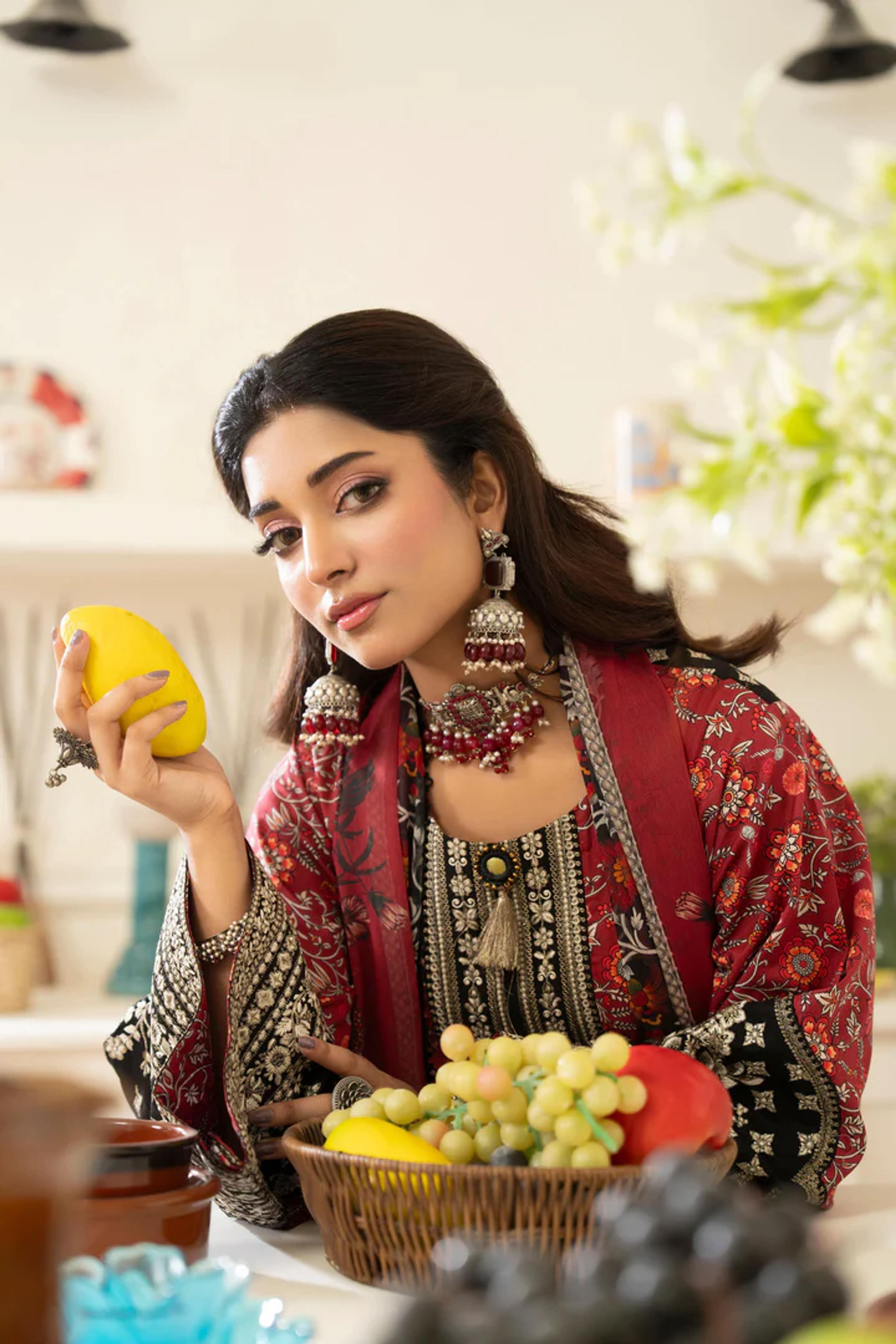 Luxury Lawn Ensemble - Thumbnail 3