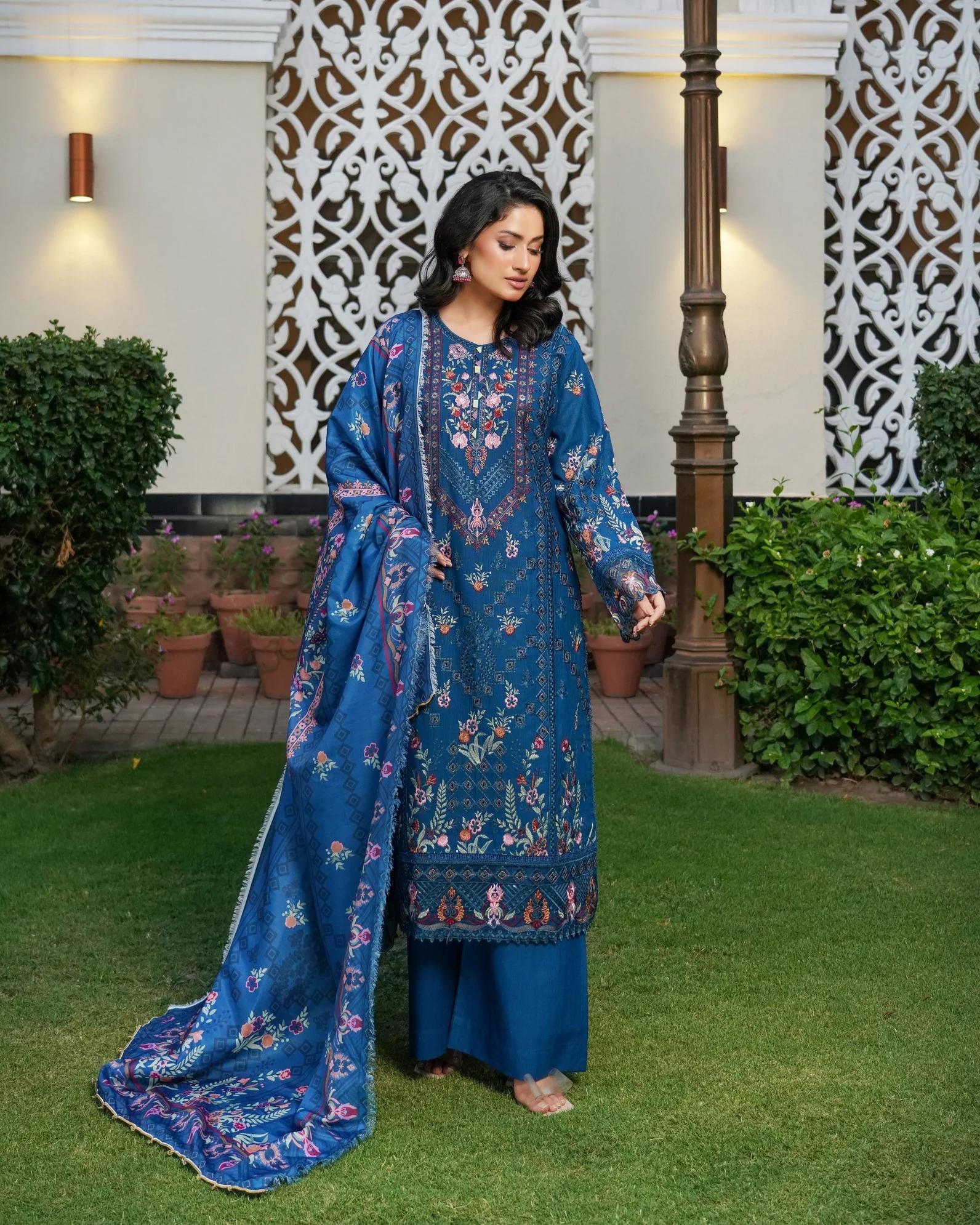 Nilofar Bloom Suit - Image 1