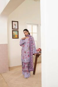 Elegant Lawn Suit with Farshi Sweep - Thumbnail 8