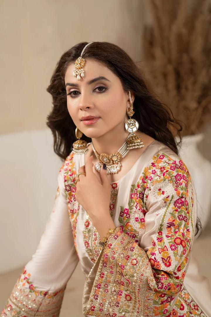 3D Sequin Floral Embroidered Suit - Image 9