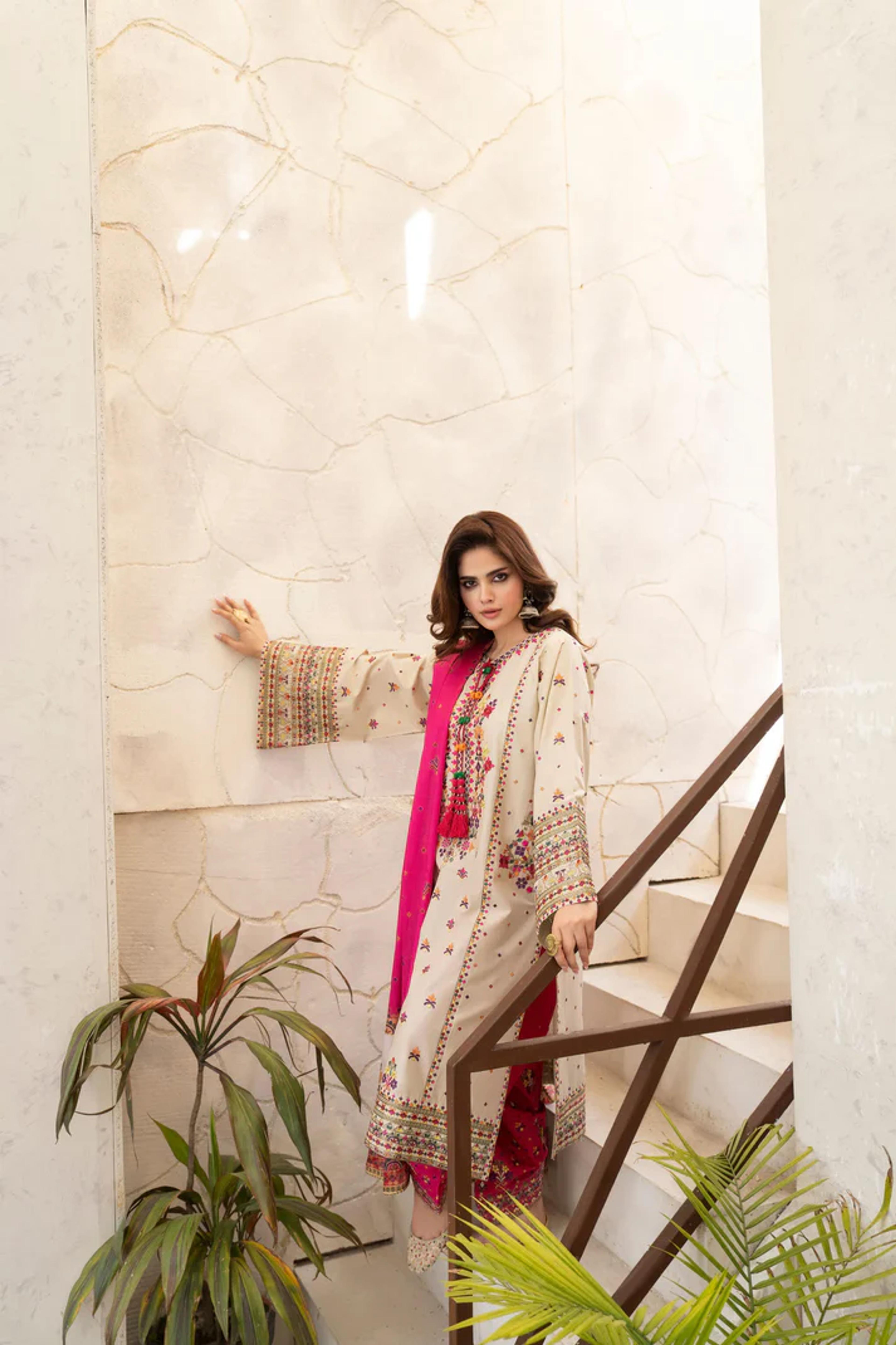 Kashmiri Embroidery & Mirror Work Festive Suit - Thumbnail 6