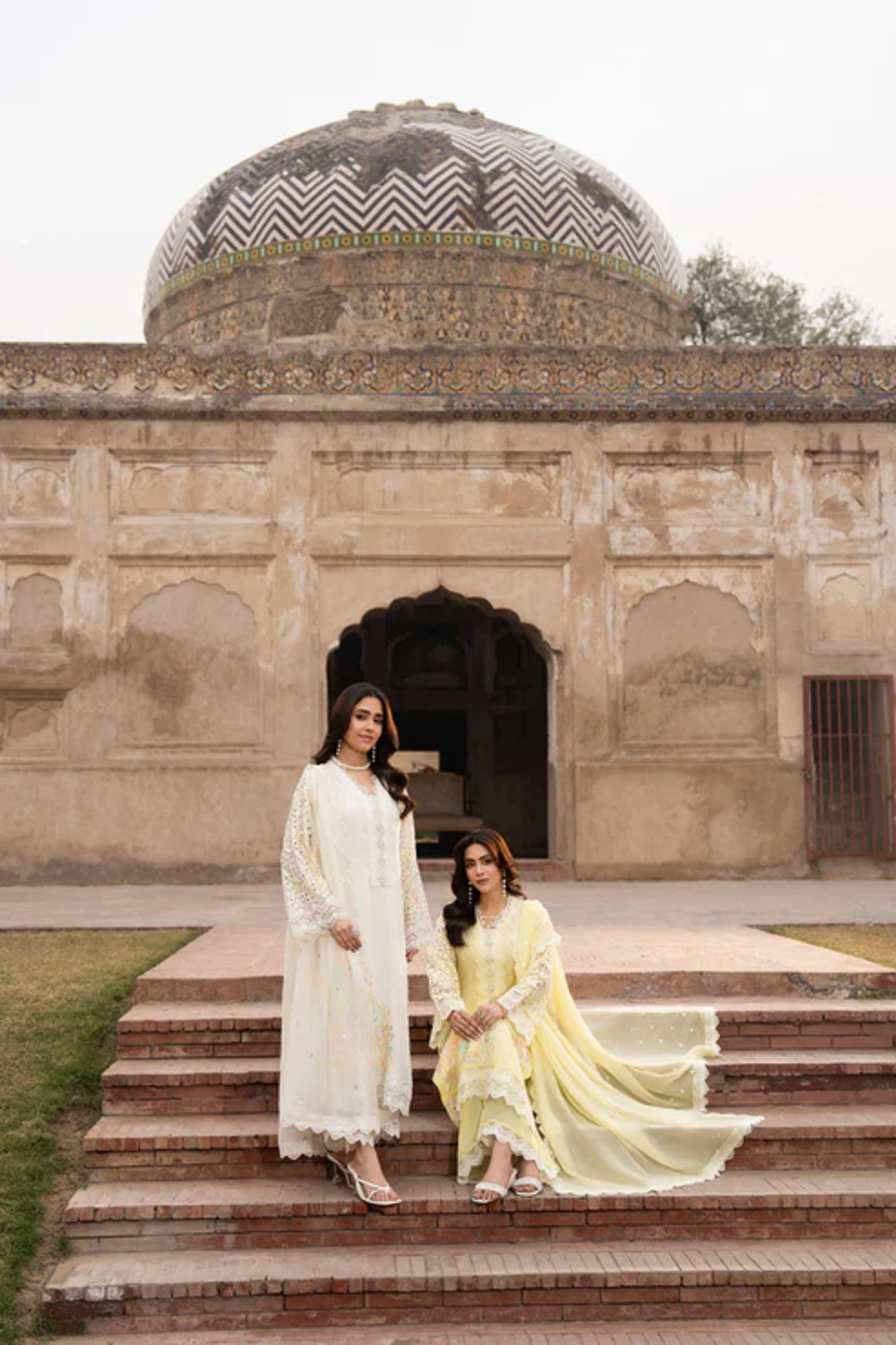 Chikankari Long Shirt with Sequins Dupatta & Capri - Thumbnail 11