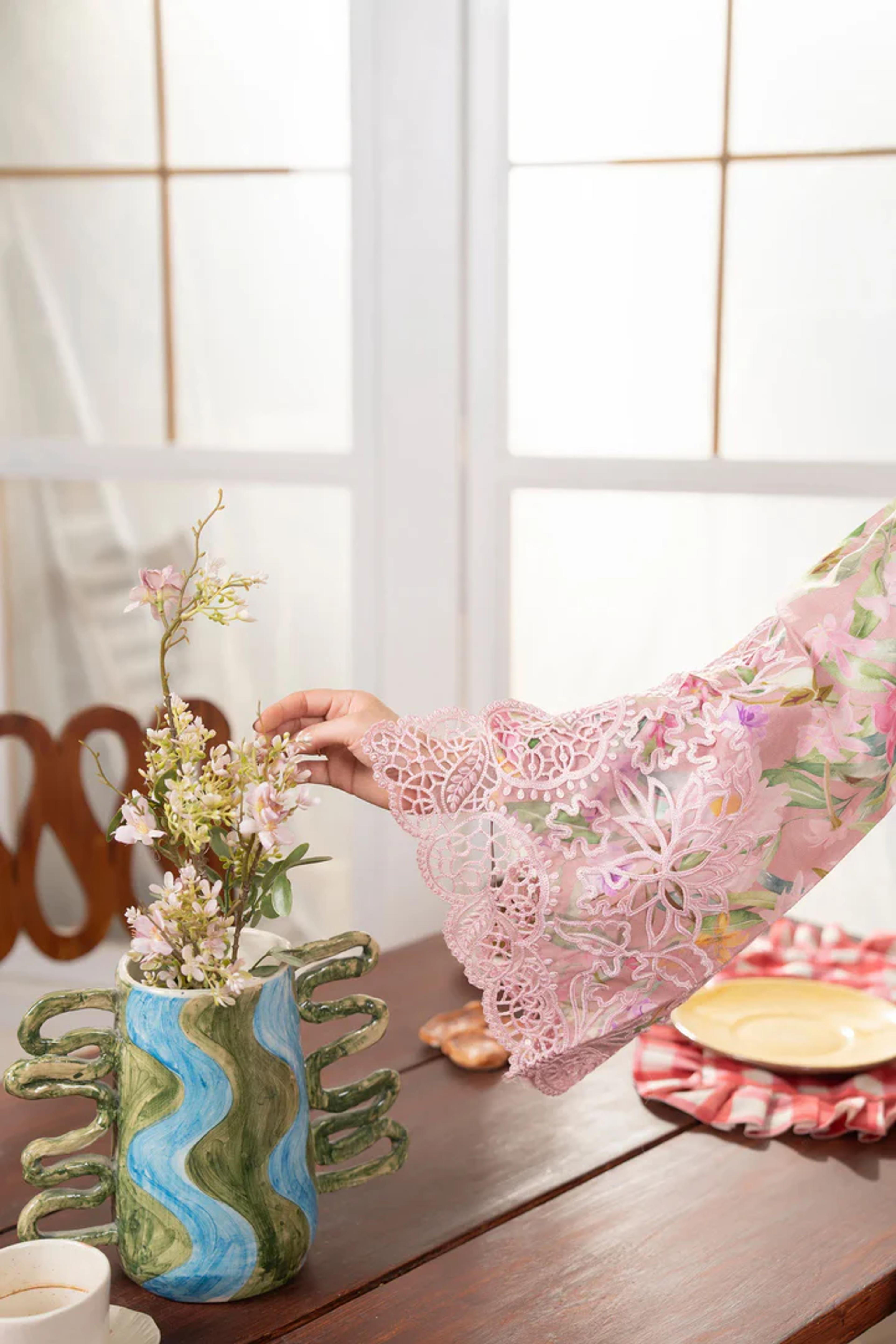 Lawn Suit with Embroidery &Lace - Thumbnail 4