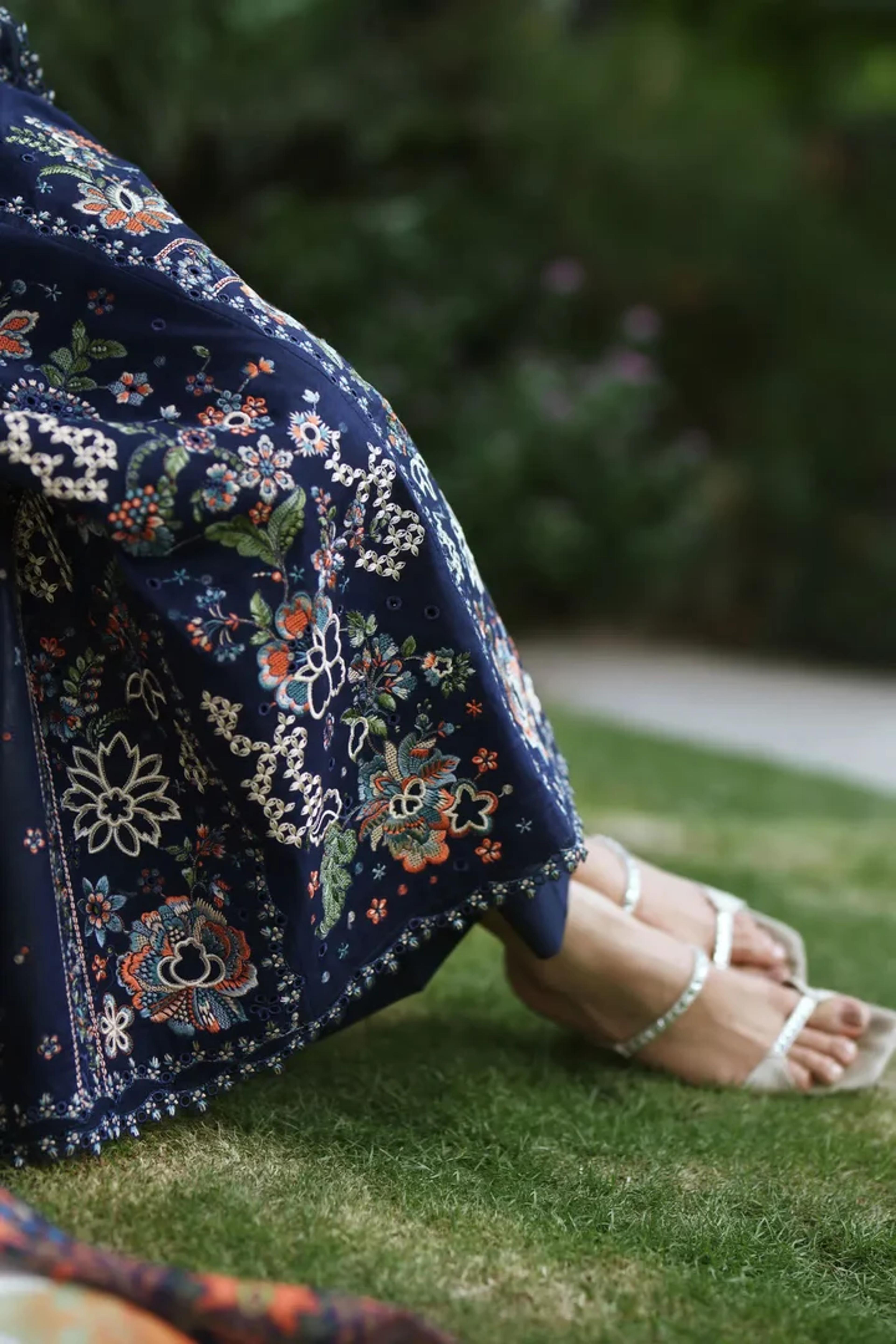 Midnight Bloom Embroidered Lawn Suit - Thumbnail 5
