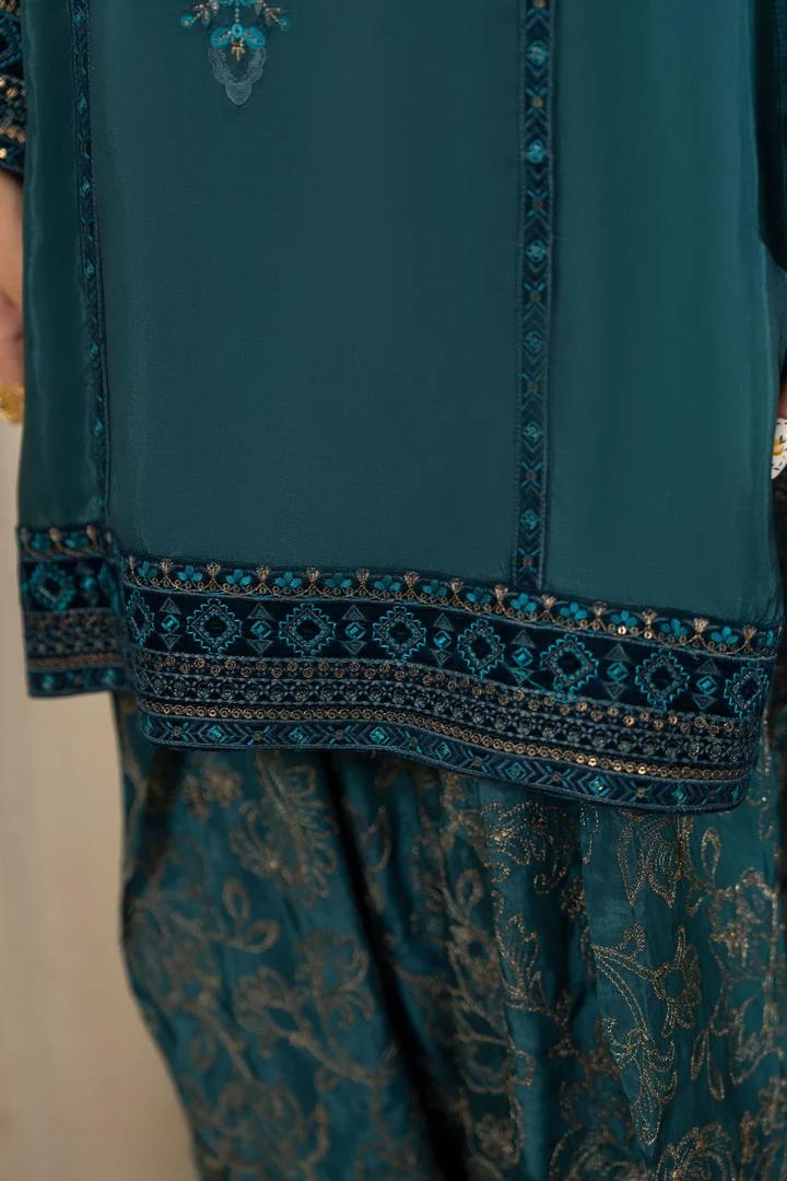 Tilla Embroidered Silk Suit - Image 14